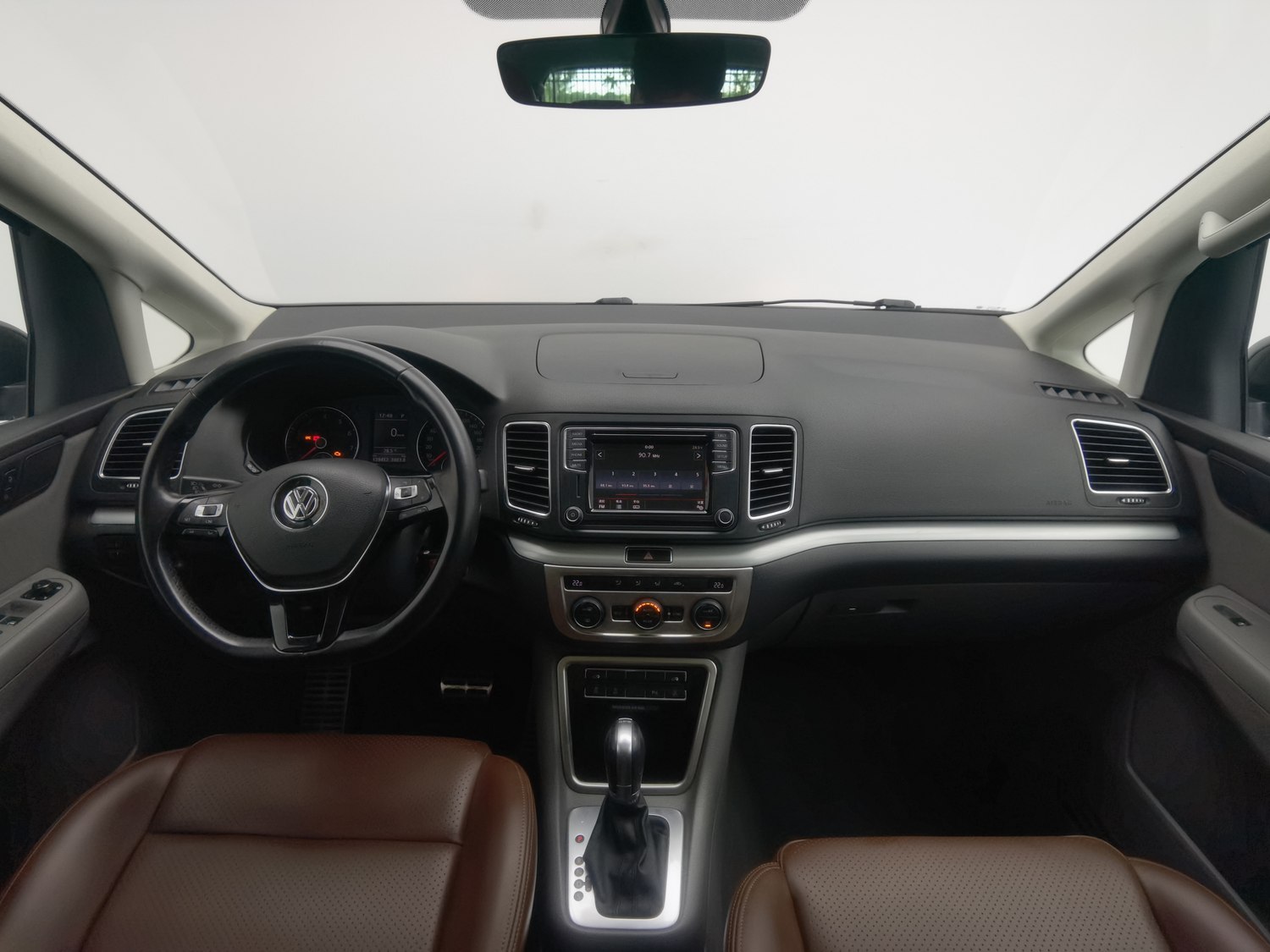 Used Volkswagen Sharan 2016 2.0 AT