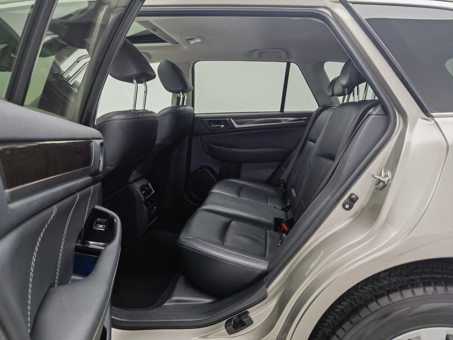 Used Subaru Outback 2016 2.5 AT