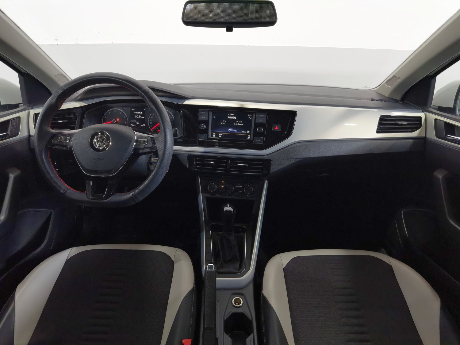 Used Volkswagen Polo 2019 1.5 AT