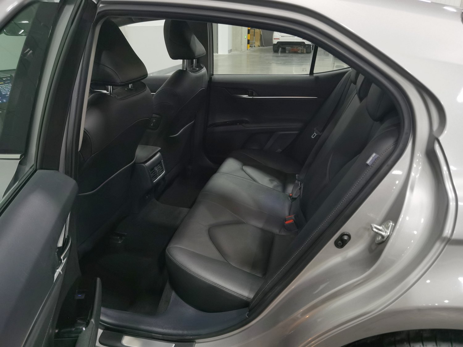 Used Toyota Camry 2021 2.0 AT