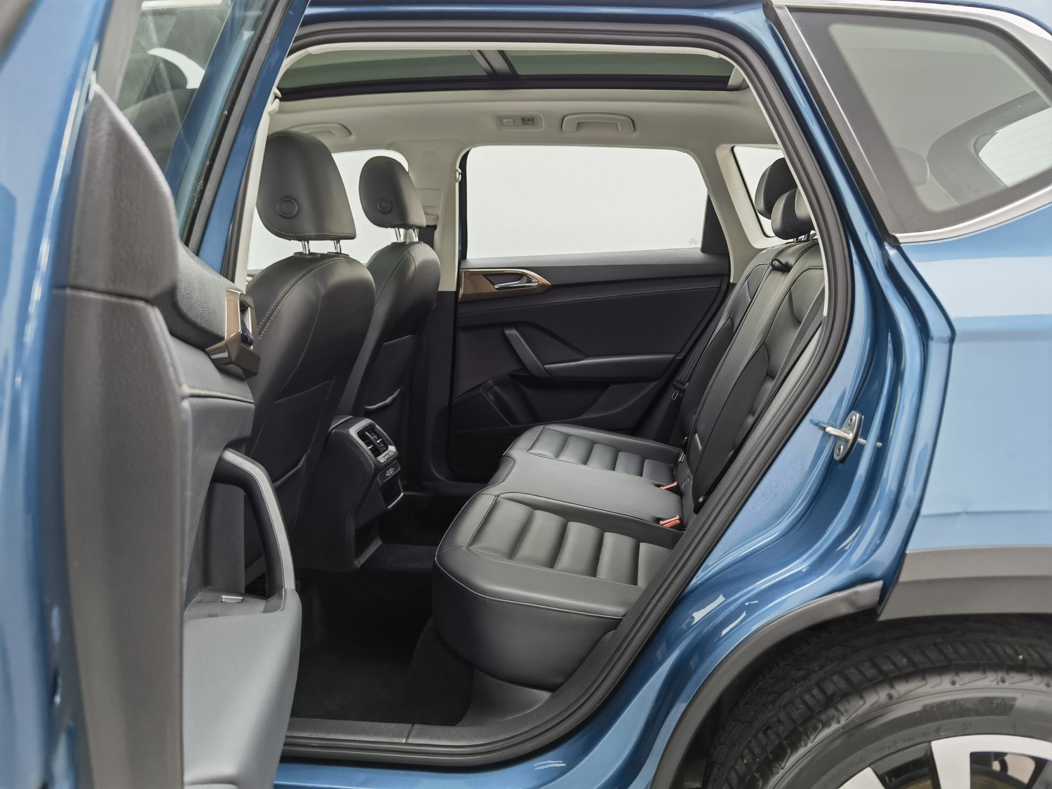 Used Volkswagen Tharu 2020 1.4 AT