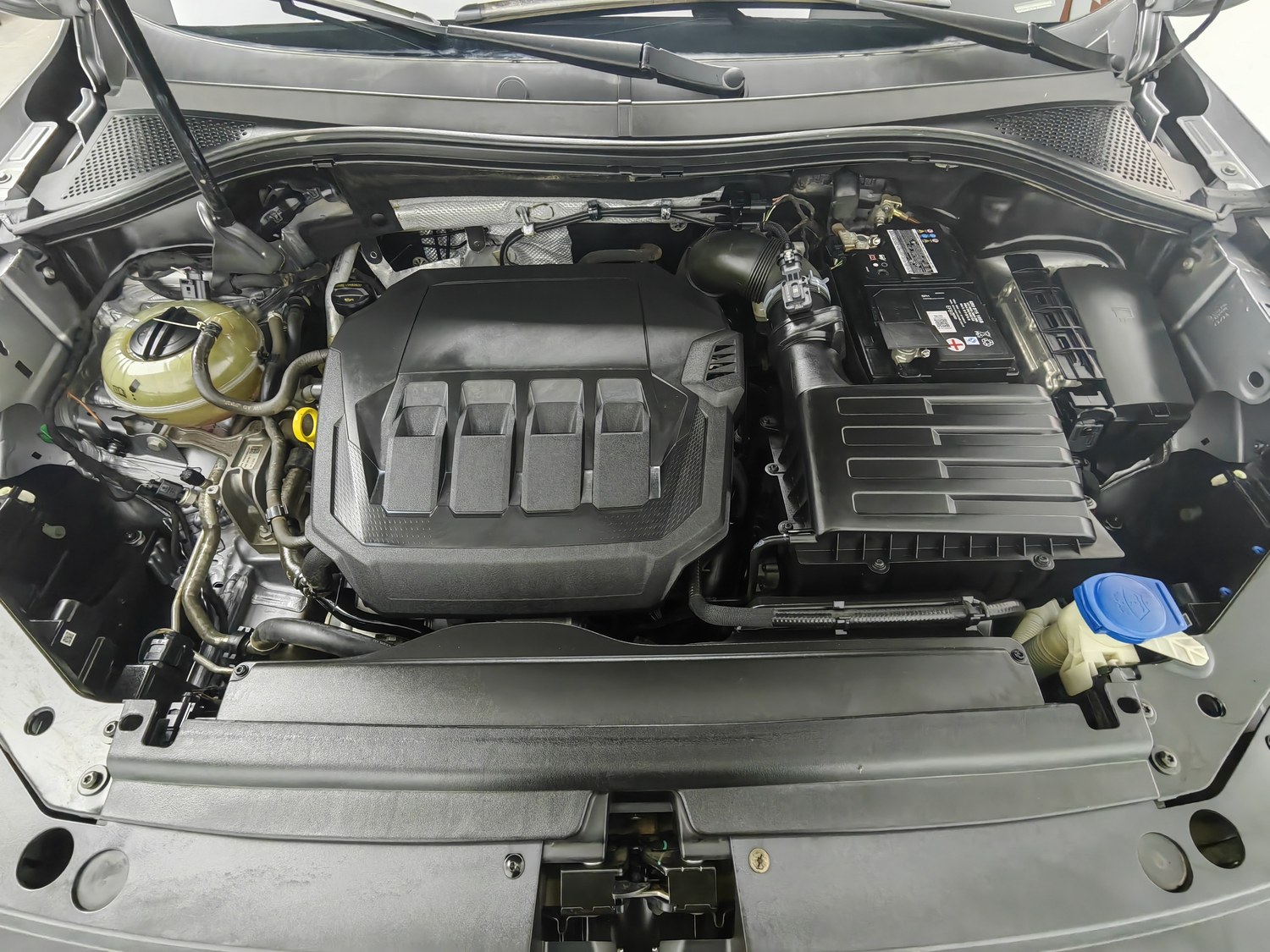 Used Volkswagen Tiguan X 2021 2.0 AT