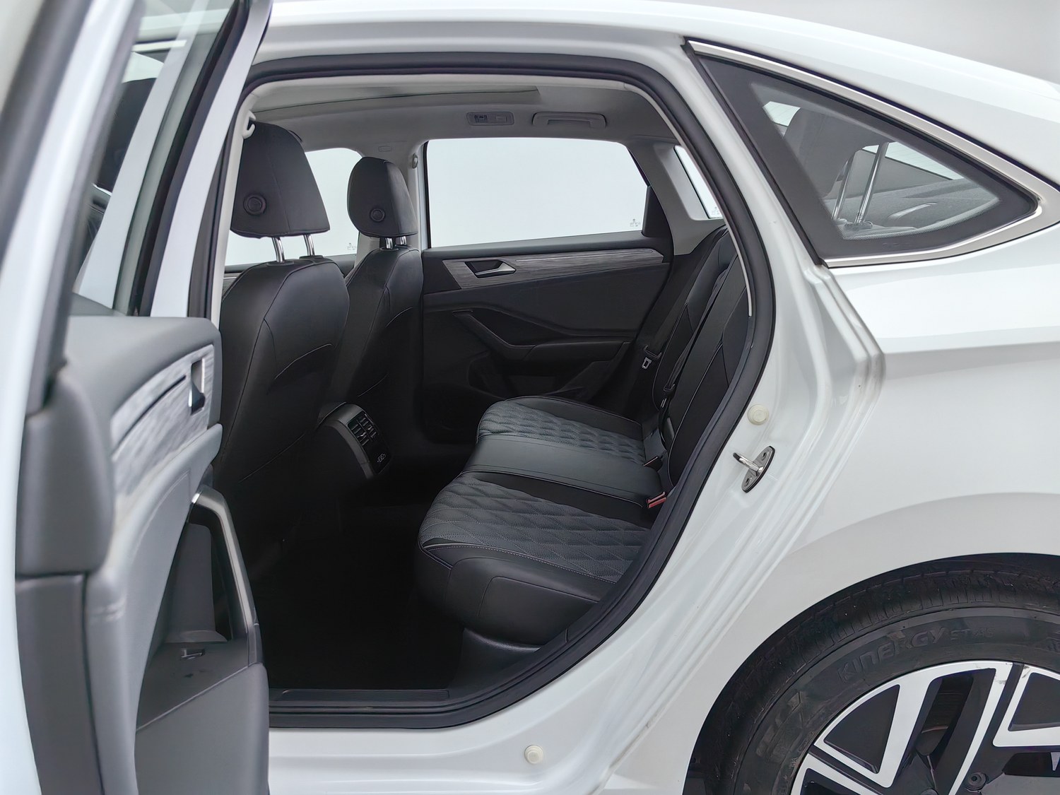 Used Volkswagen Sagitar 2023 1.2 AT