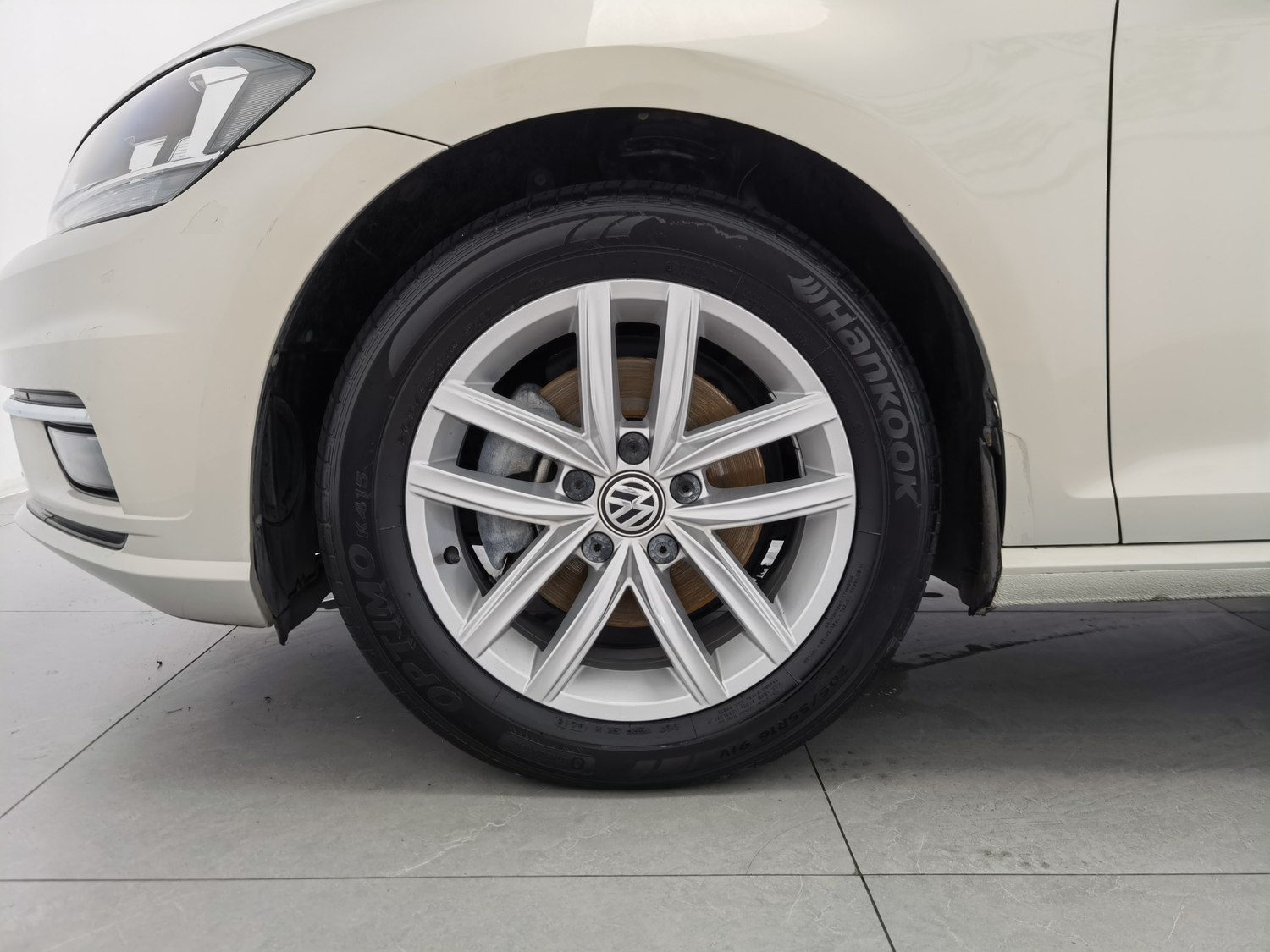Подержанный Volkswagen Golf 2018 1.4 AT