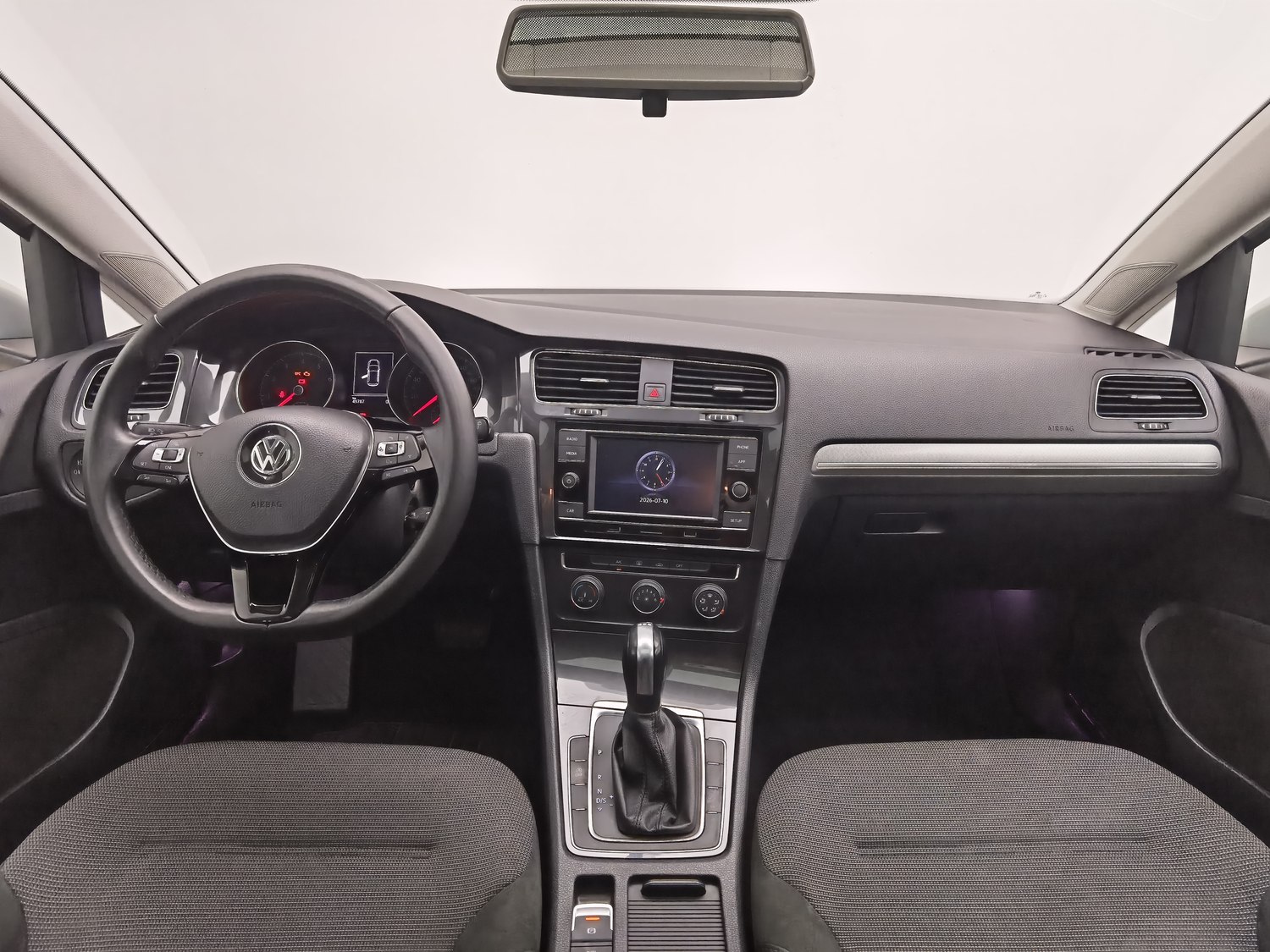 Подержанный Volkswagen Golf 2018 1.4 AT