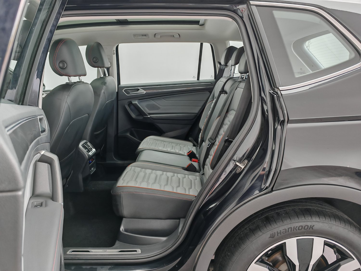 Used Volkswagen Tiguan L 2023 2.0 AT