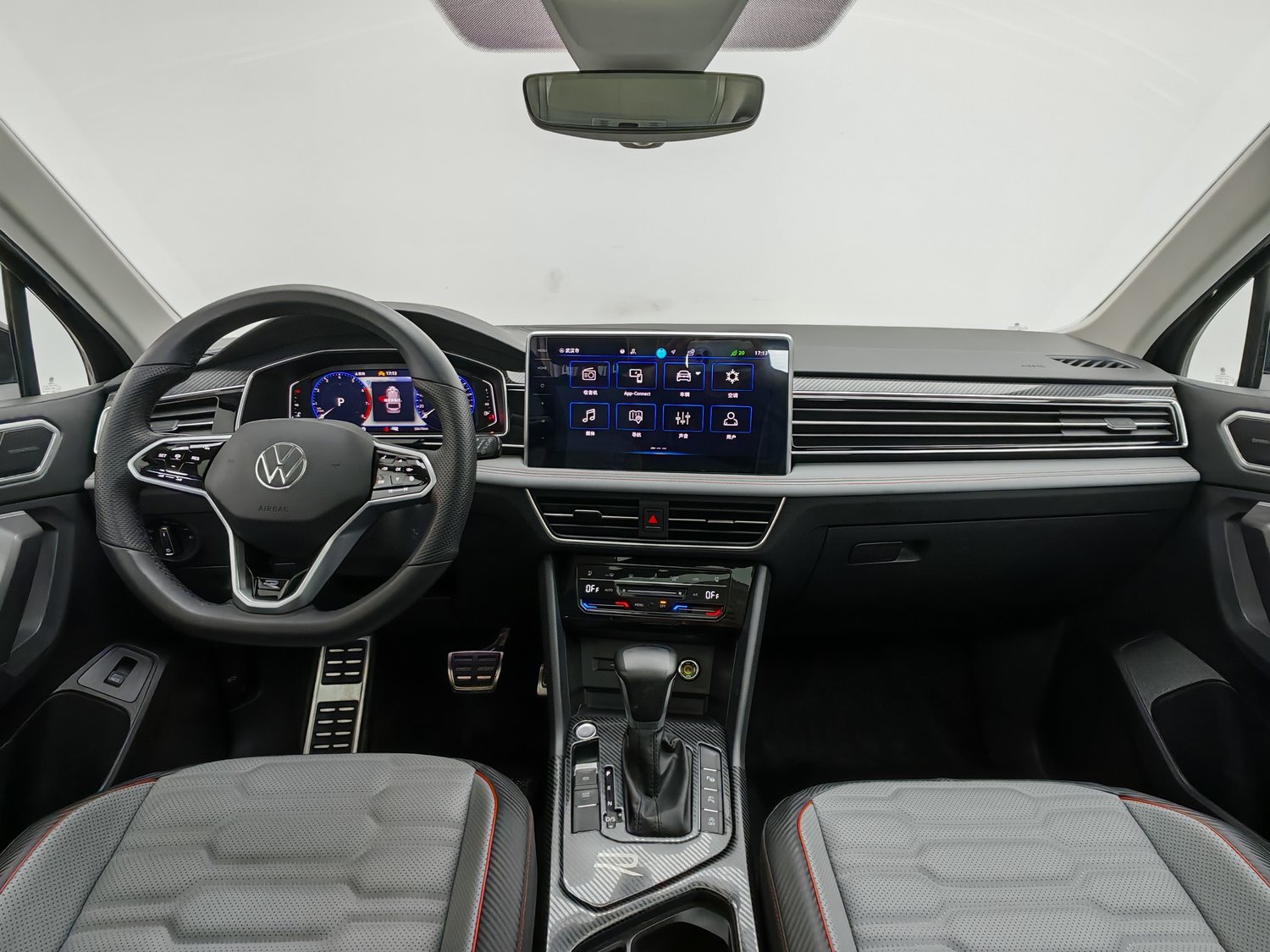 Used Volkswagen Tiguan L 2023 2.0 AT