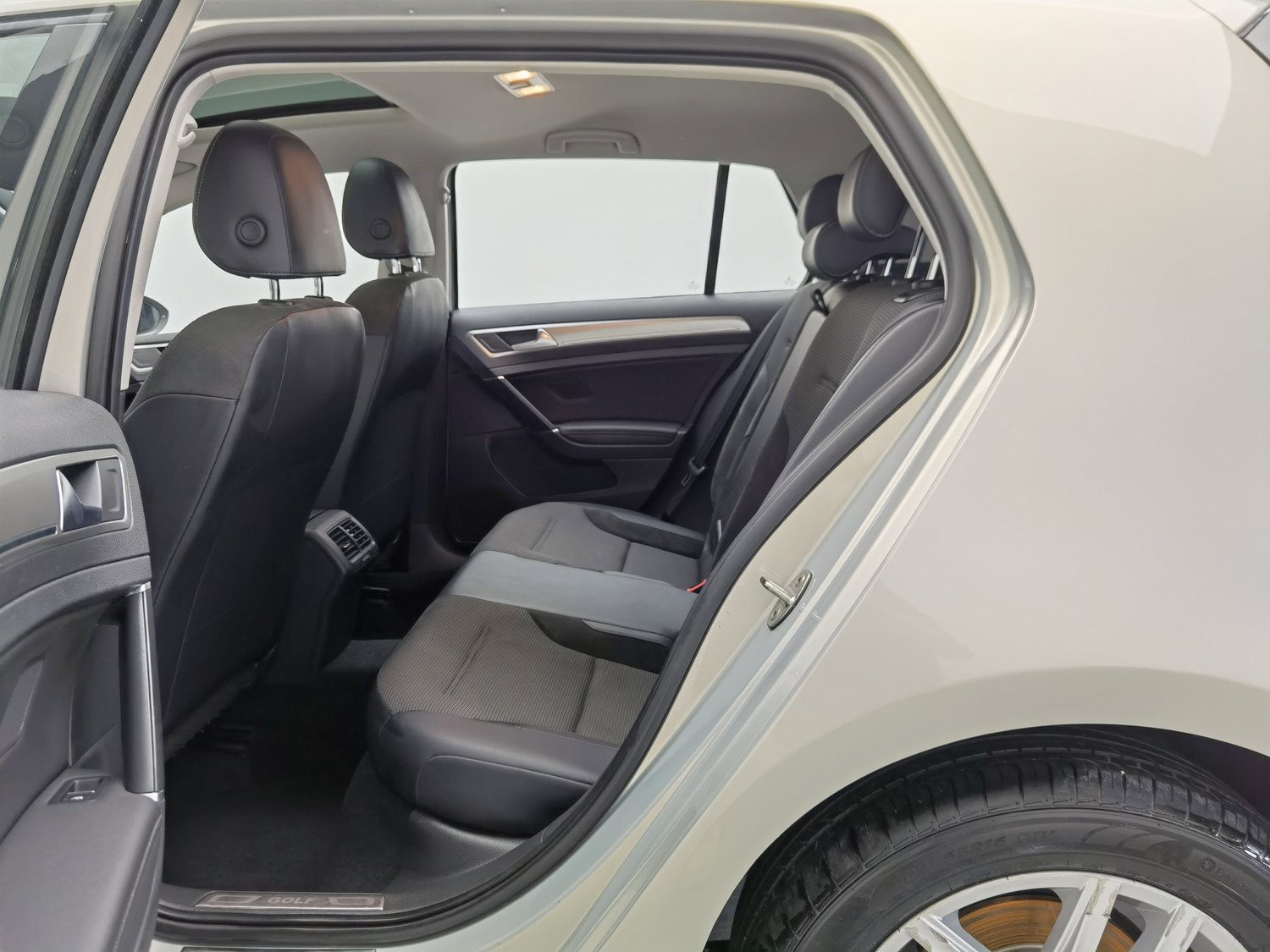 Подержанный Volkswagen Golf 2018 1.4 AT