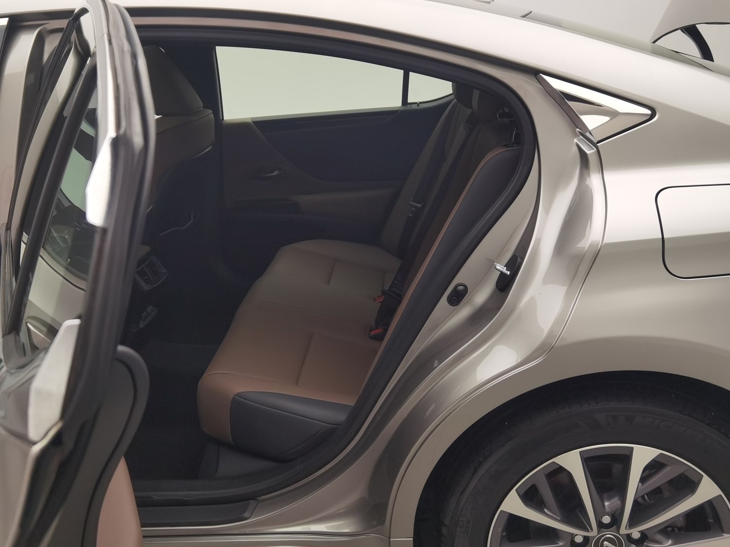 Used Lexus ES 2021 2.0 AT