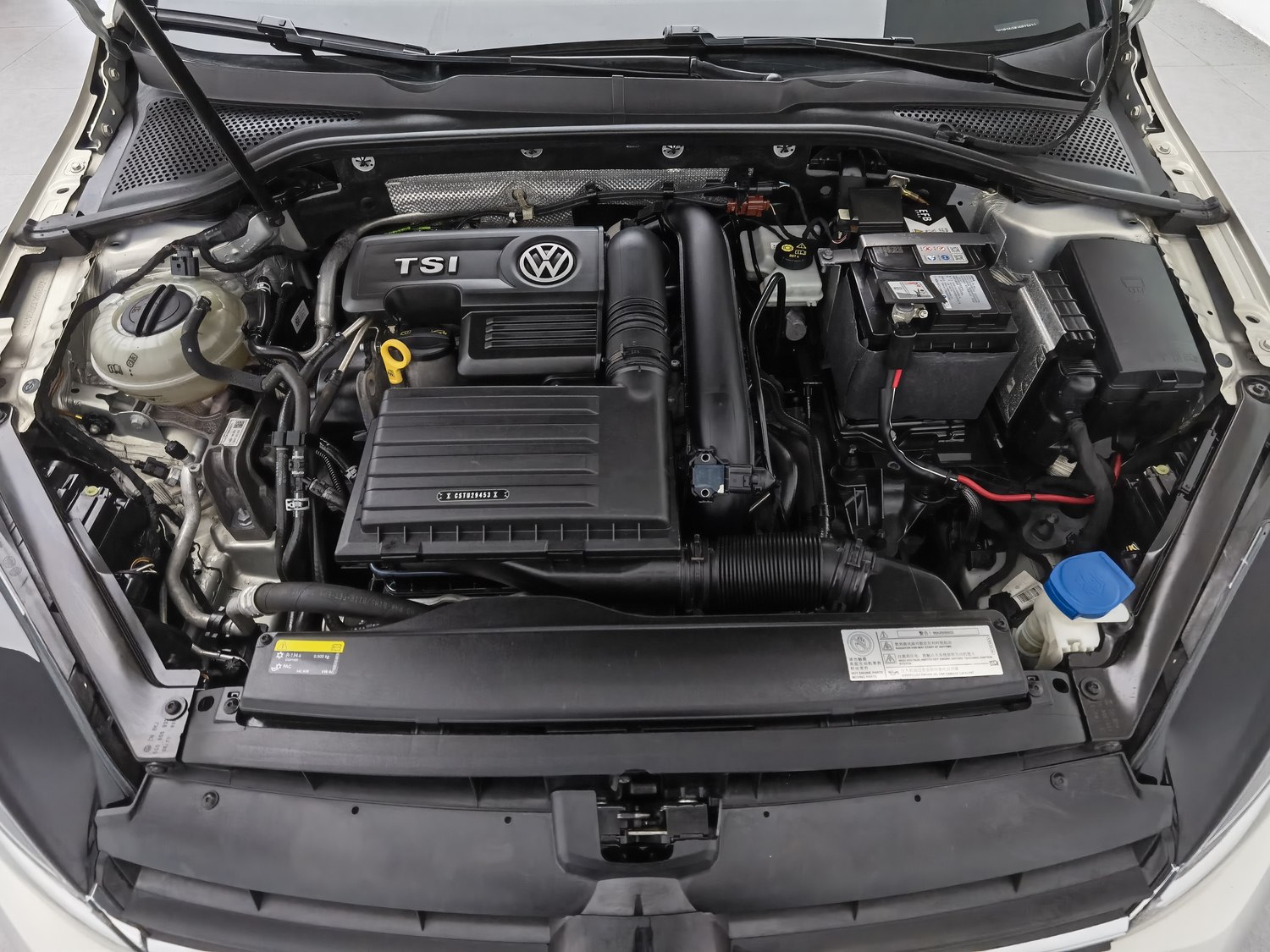 Подержанный Volkswagen Golf 2018 1.4 AT