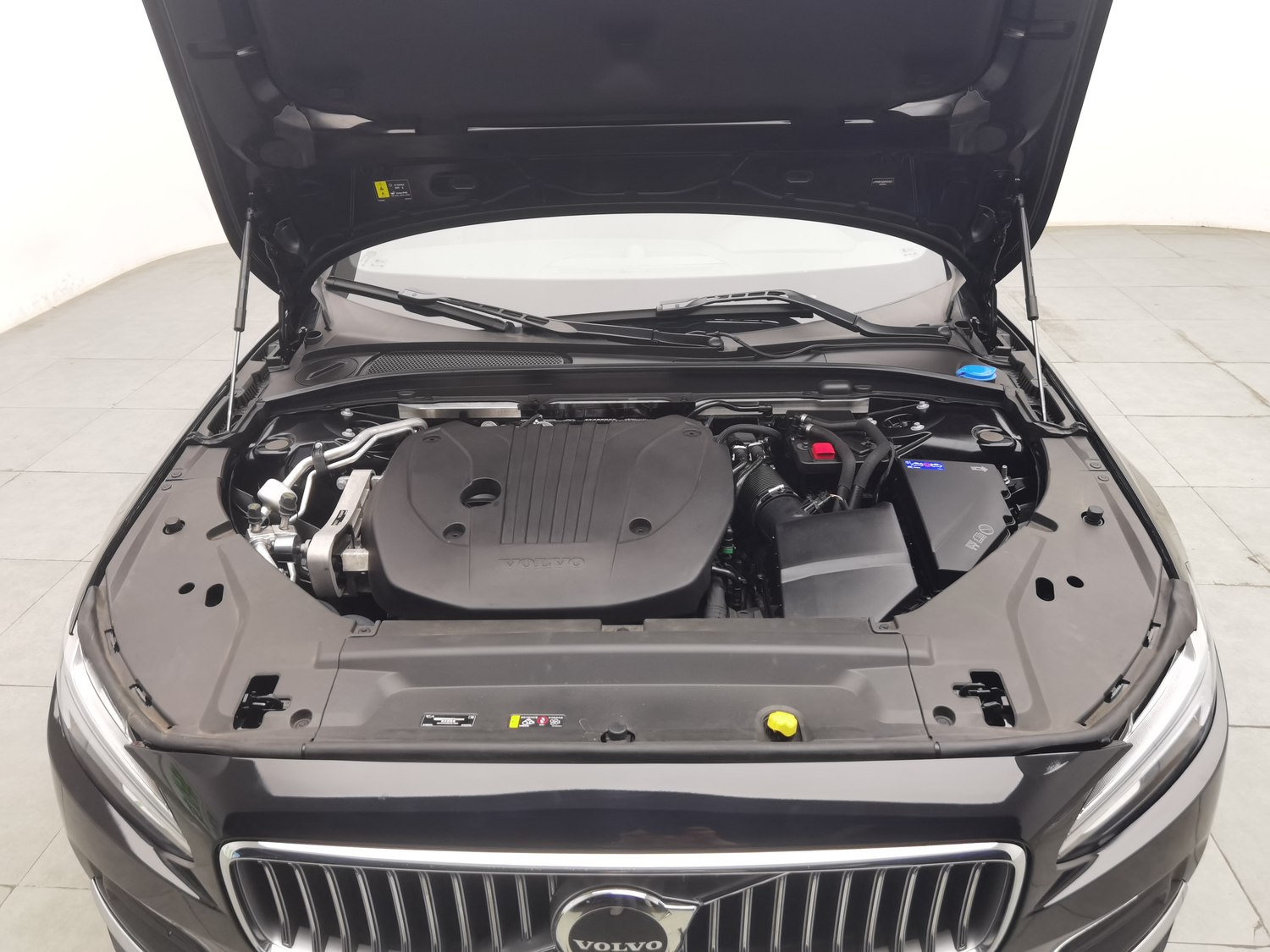 Used Volvo S90 2025 2.0 AT