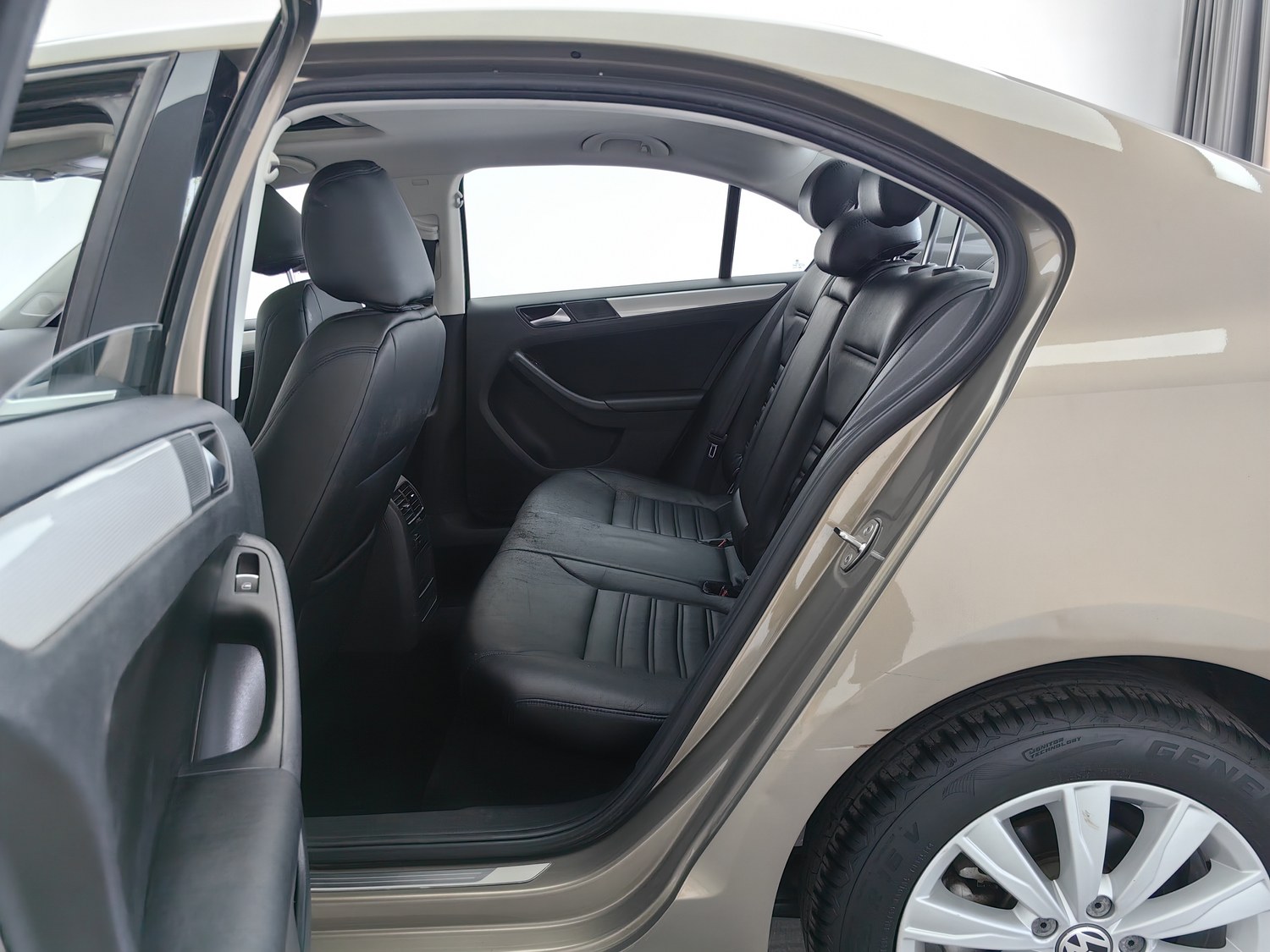 Used Volkswagen Sagitar 2014 1.6 AT