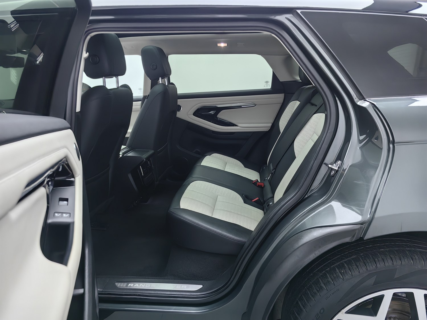 Used Land Rover Range Rover Evoque 2021 2.0 AT