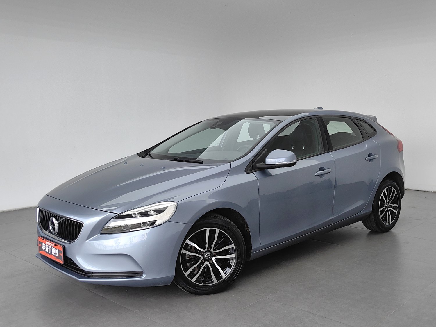 Used Volvo V40 2019 1.5 AT