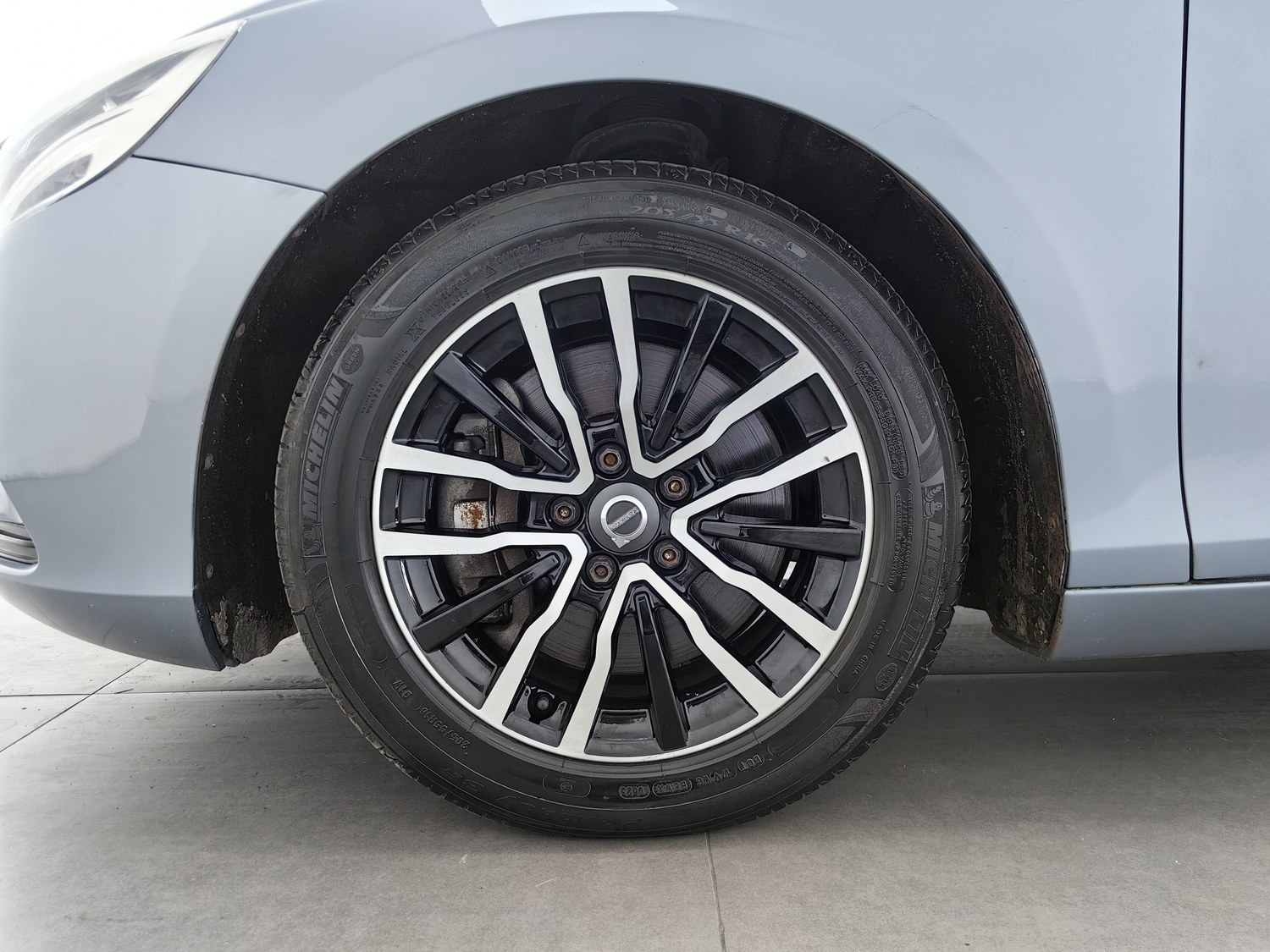 Used Volvo V40 2019 1.5 AT