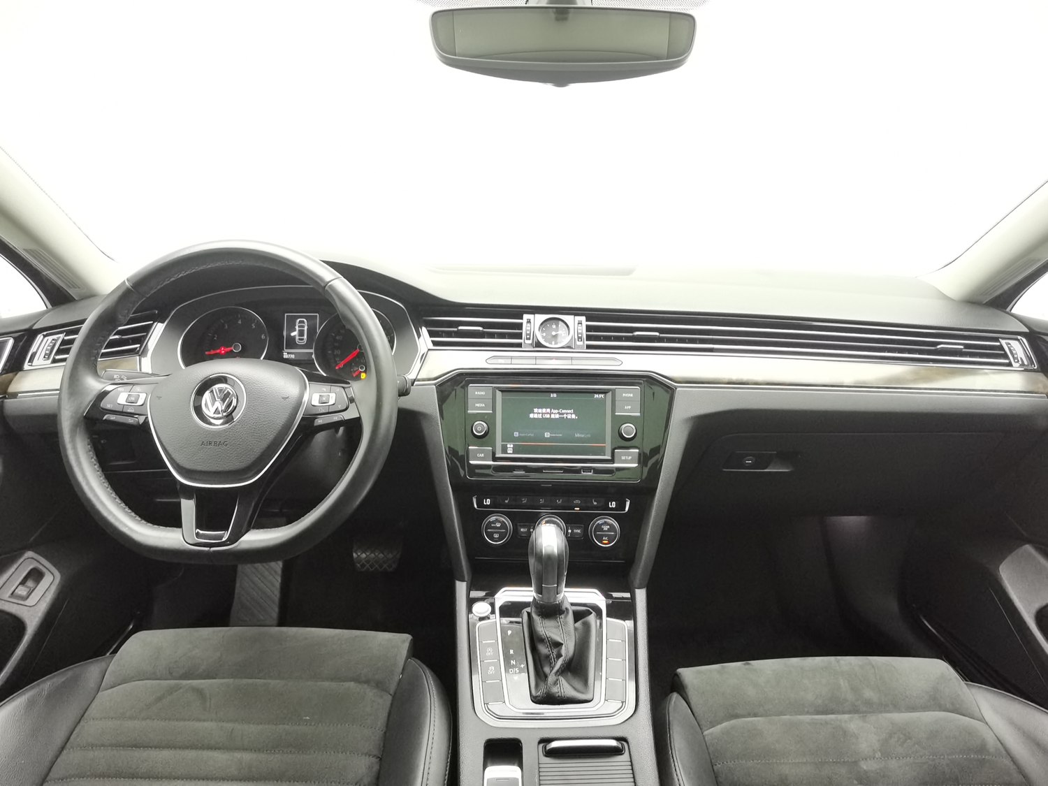 Используемый Volkswagen Magotan 2018 1.8 AT