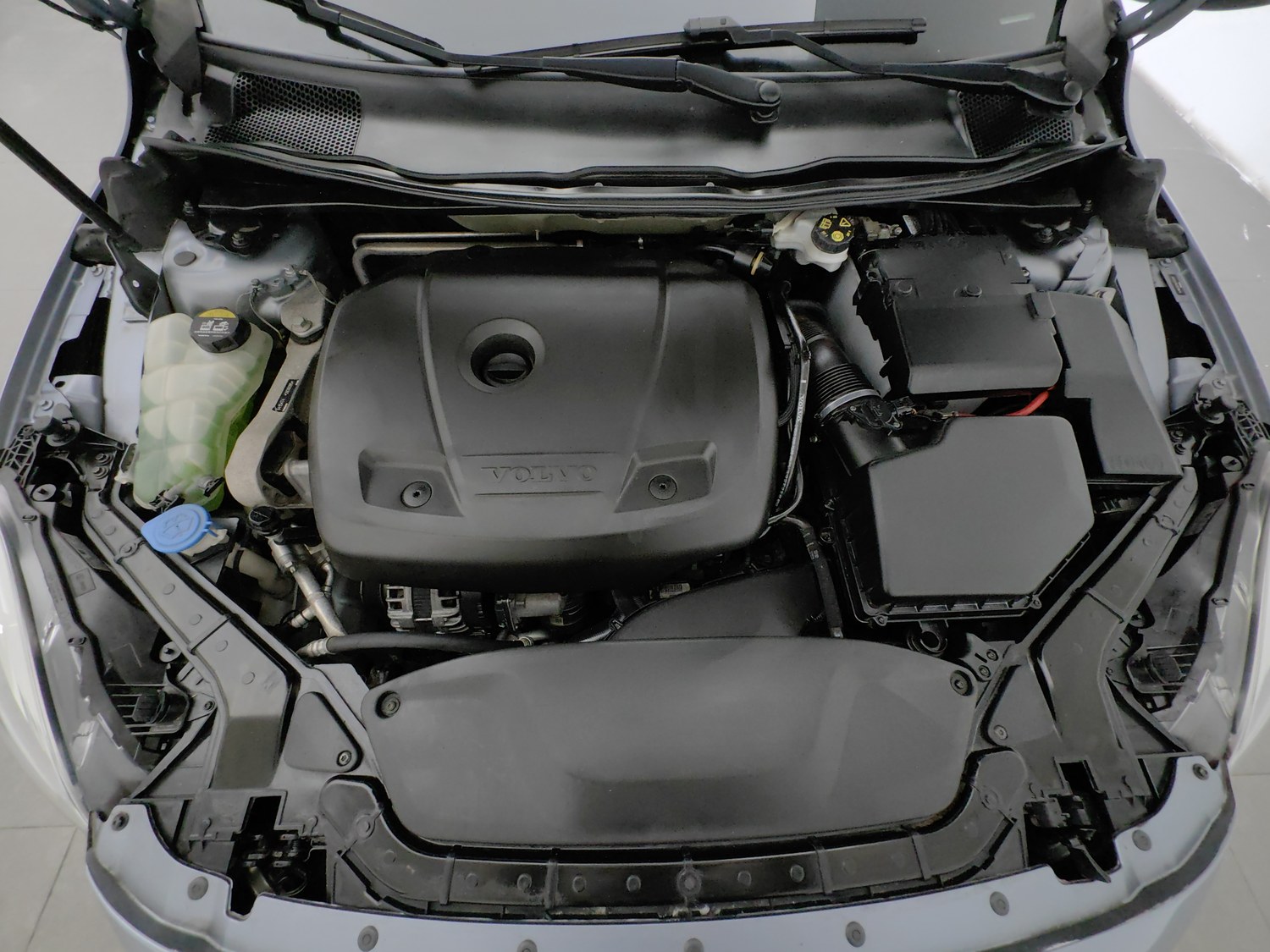 Used Volvo V40 2019 1.5 AT