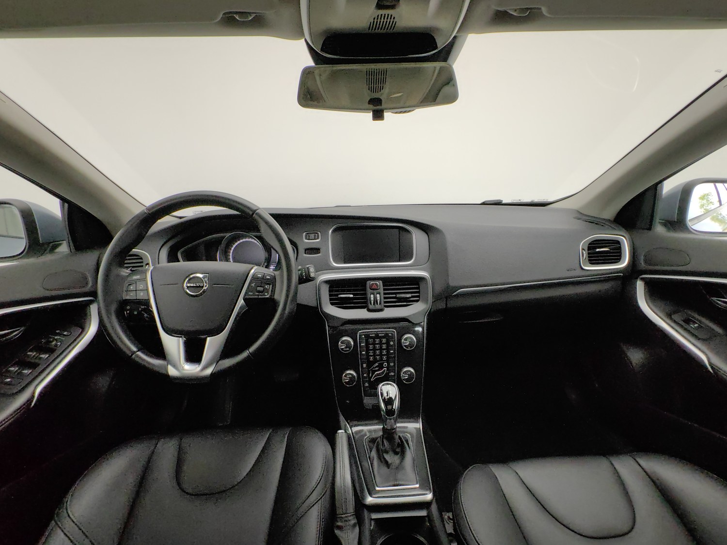 Used Volvo V40 2019 1.5 AT