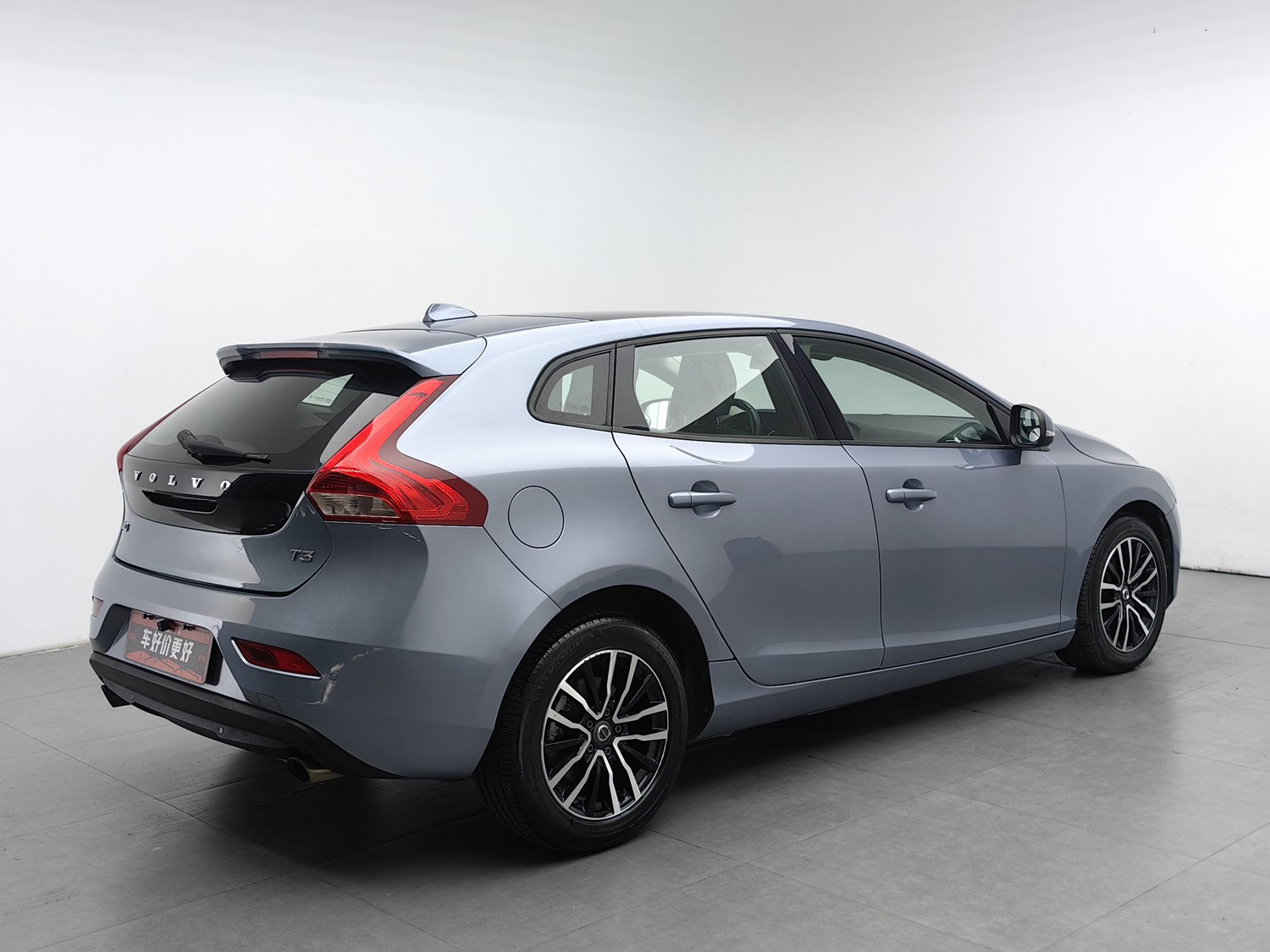 Used Volvo V40 2019 1.5 AT