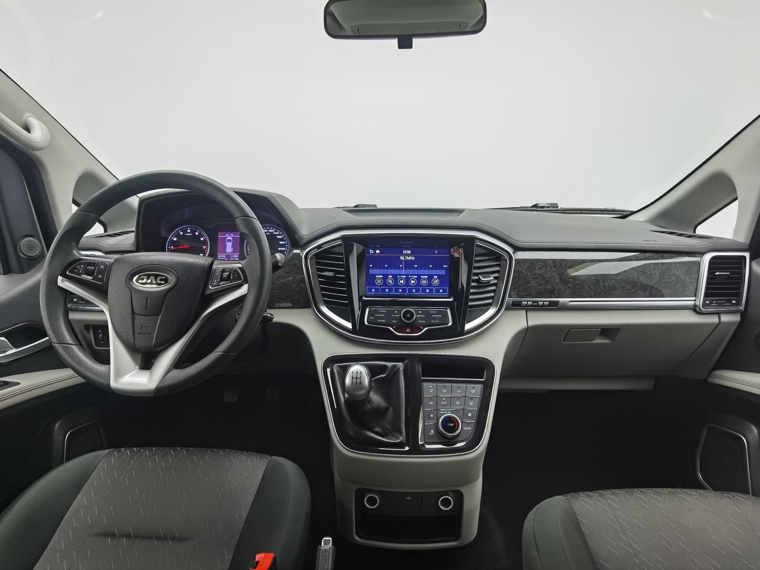 Used JAC Refine M4 2016 2.0 MT
