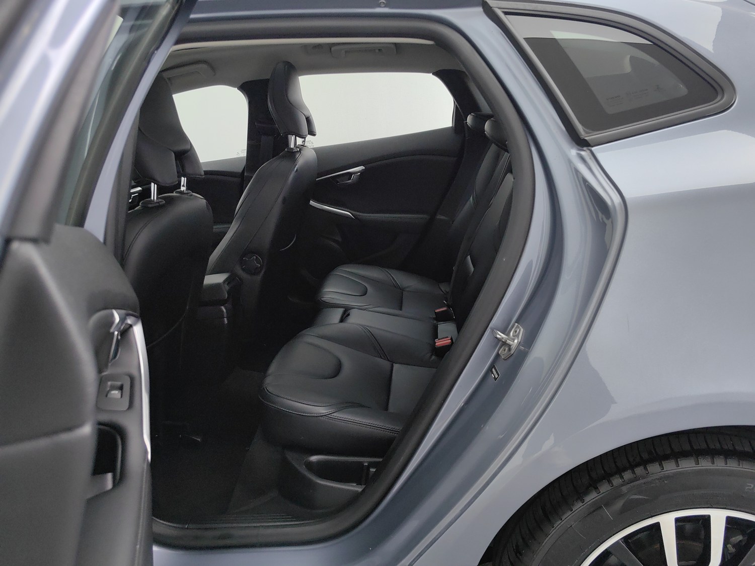 Used Volvo V40 2019 1.5 AT