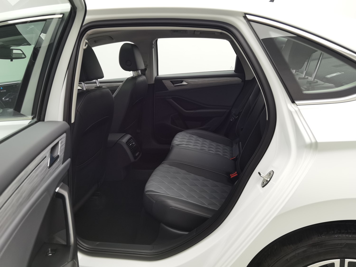 Used Volkswagen Sagitar 2025 1.5 AT
