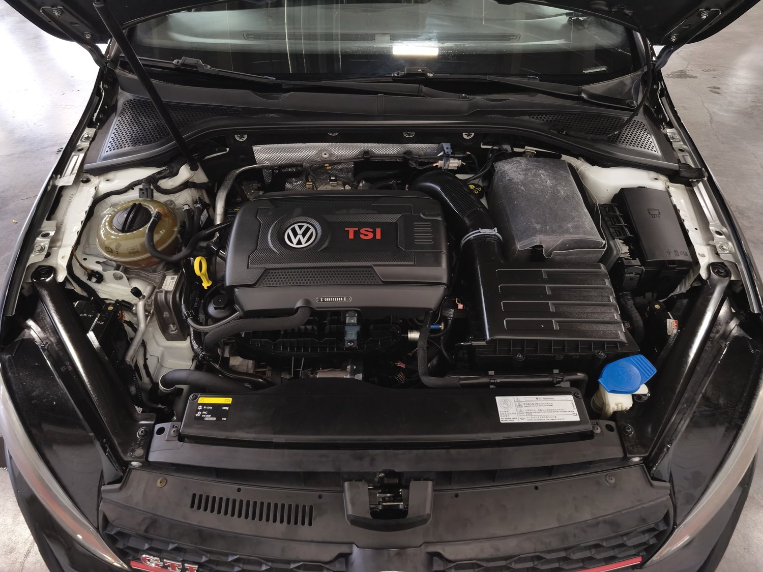Used Volkswagen Golf GTI 2016 2.0 AT