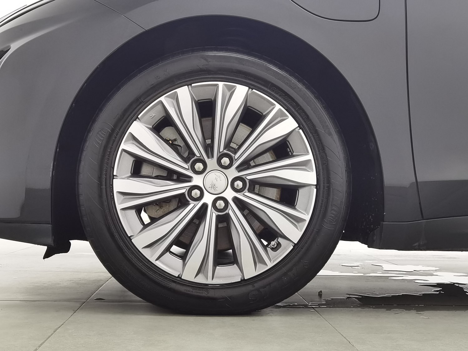 Used Hongqi E-QM5 2022