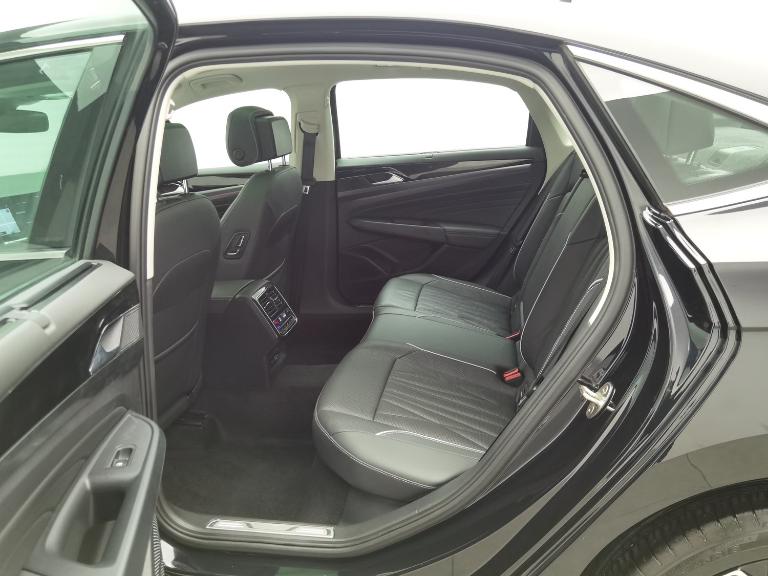 Used Volkswagen Passat 2023 2.0 AT