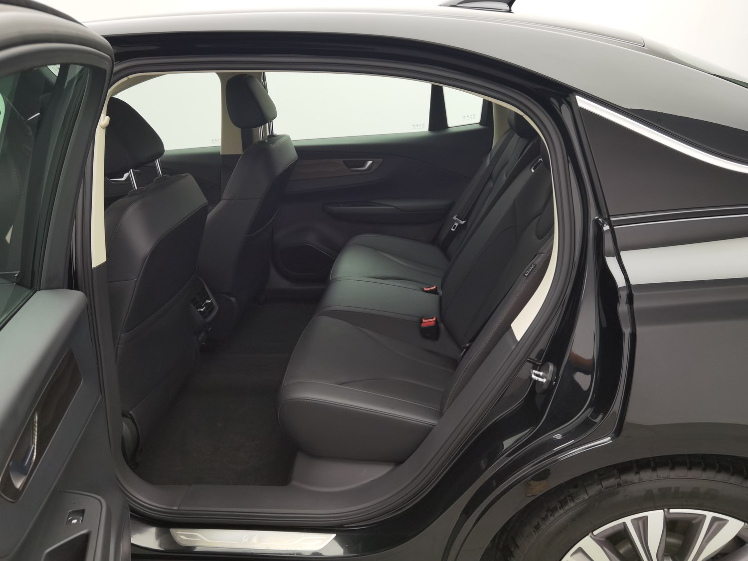 Used Hongqi E-QM5 2022
