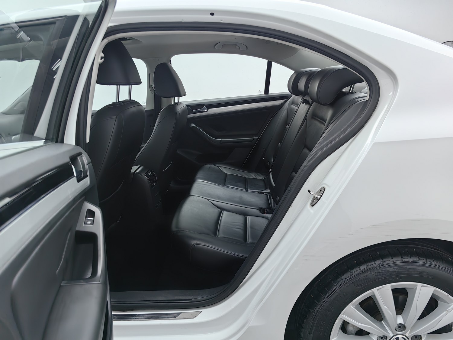 Used Volkswagen Sagitar 2015 1.6 AT