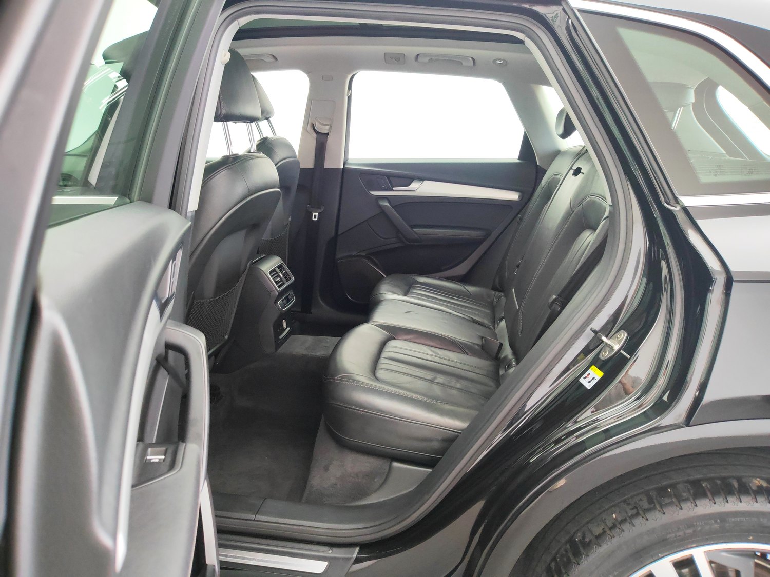 Подержанный Audi Q5L 2020 года выпуска, 2.0 AT