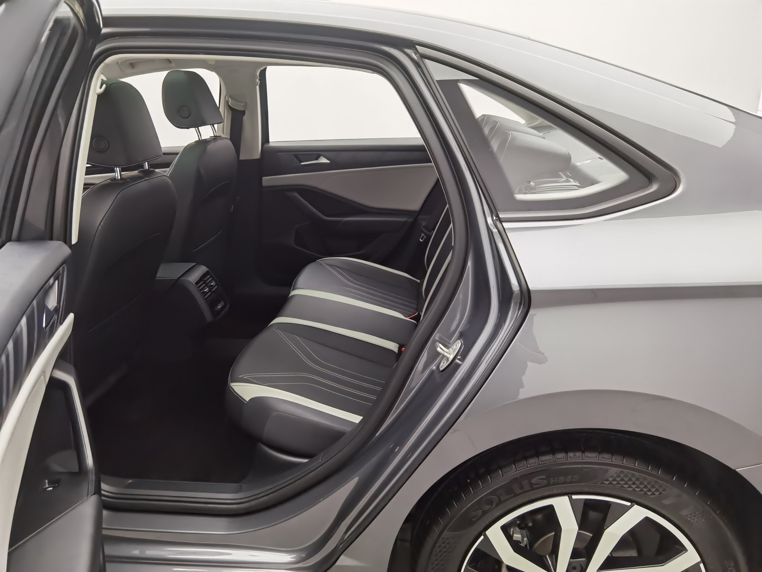 Used Jetta VA7 2025 1.4 AT