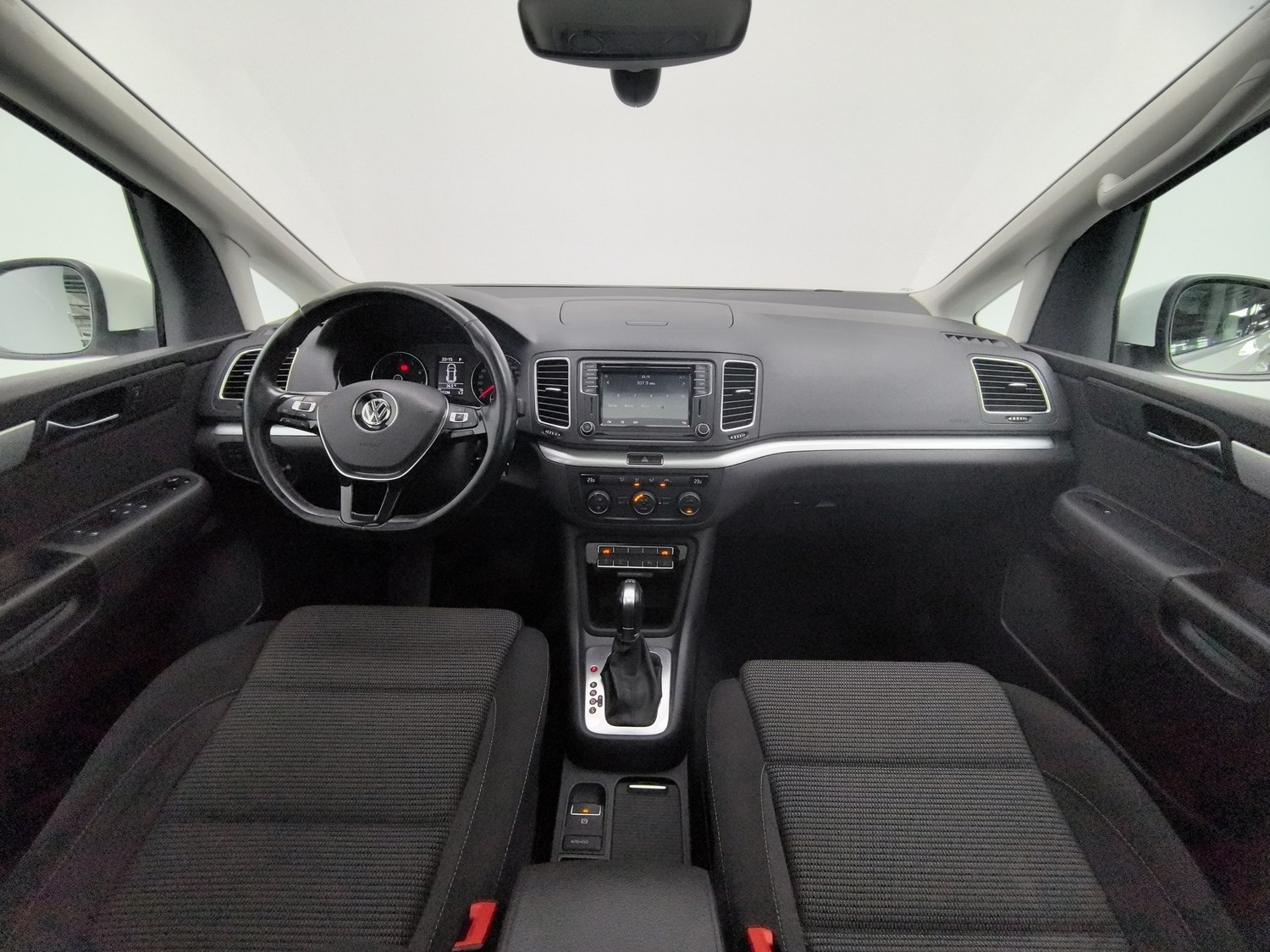 Used Volkswagen Sharan 2018 2.0 AT