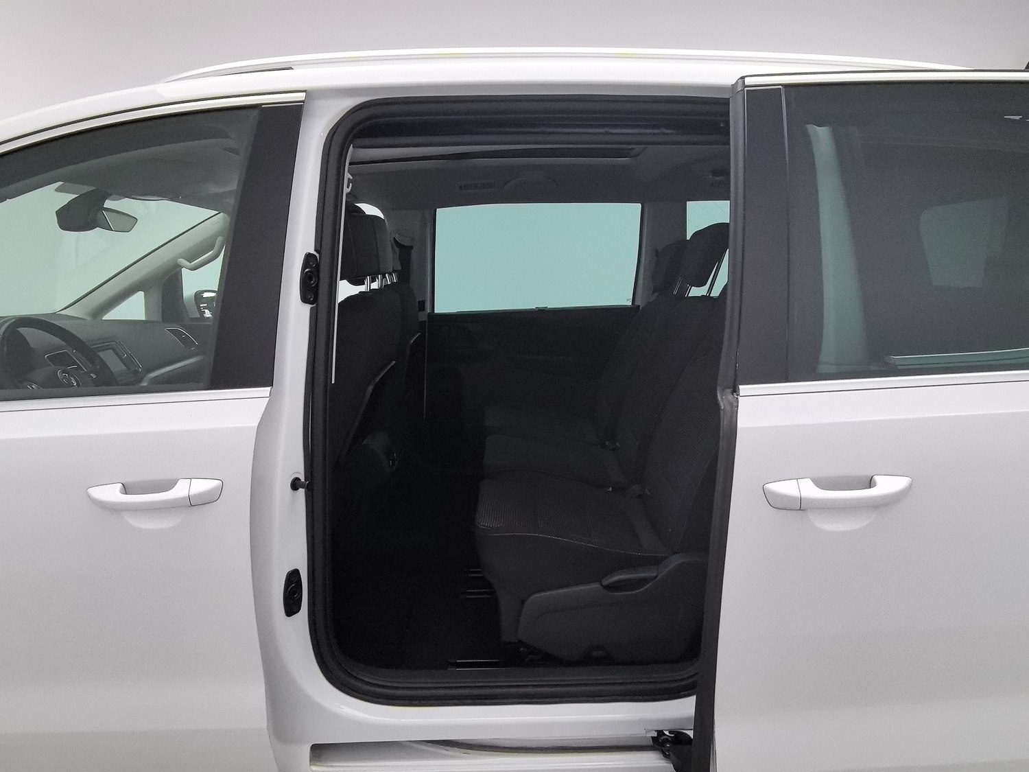 Used Volkswagen Sharan 2018 2.0 AT