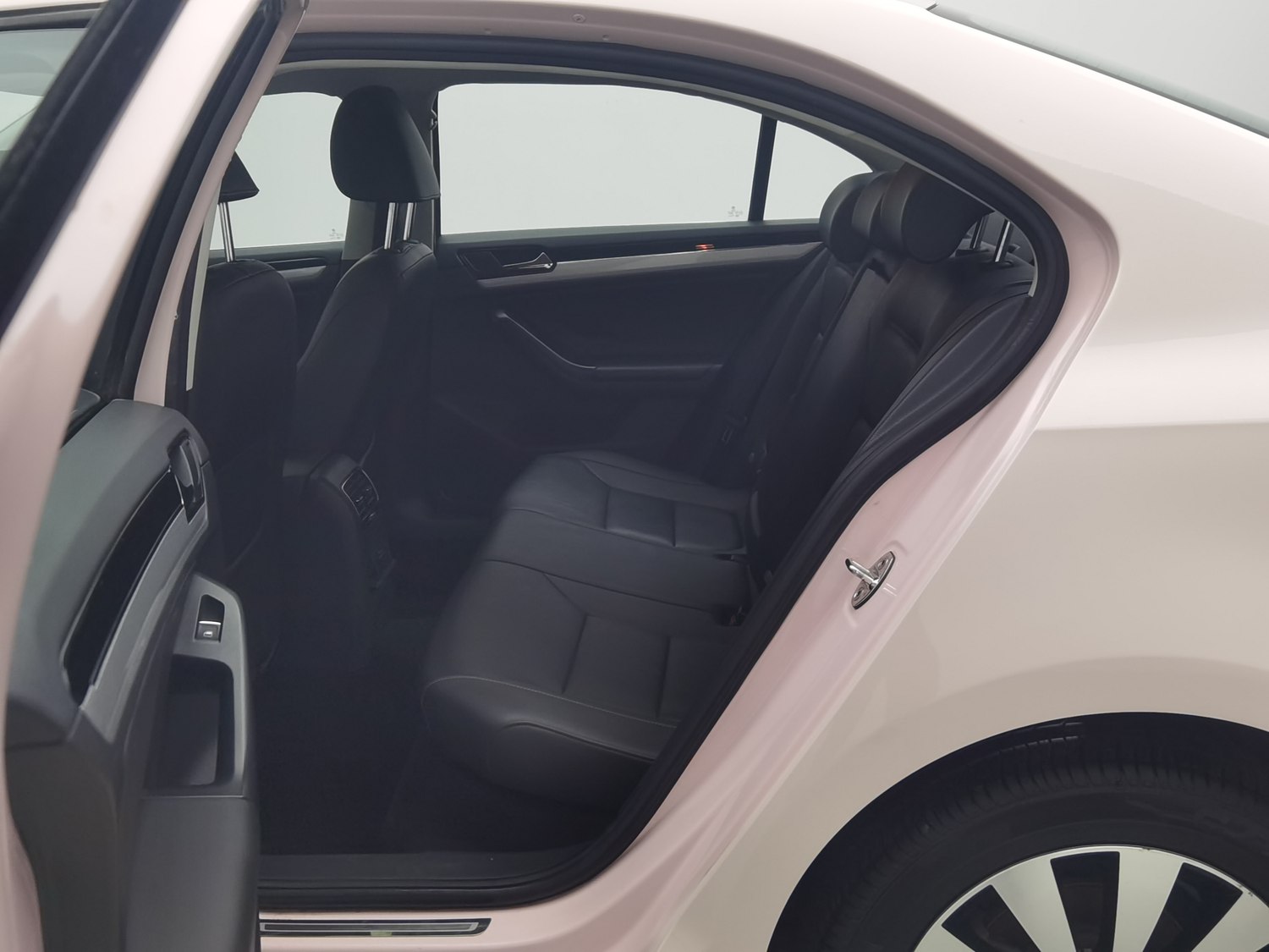 Used Volkswagen Sagitar 2017 1.6 AT