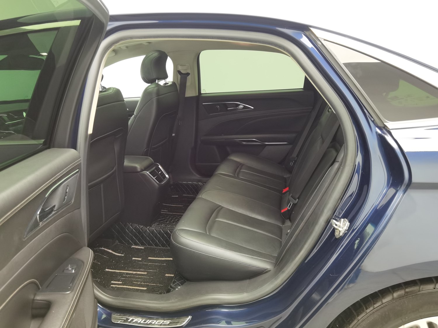 Used Ford Taurus 2015 2.0 AT