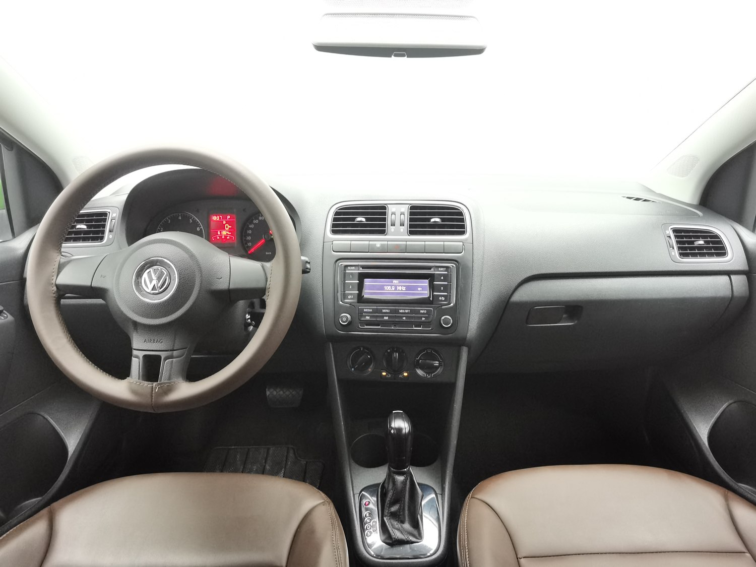 Used Volkswagen Polo 2013 1.4 AT