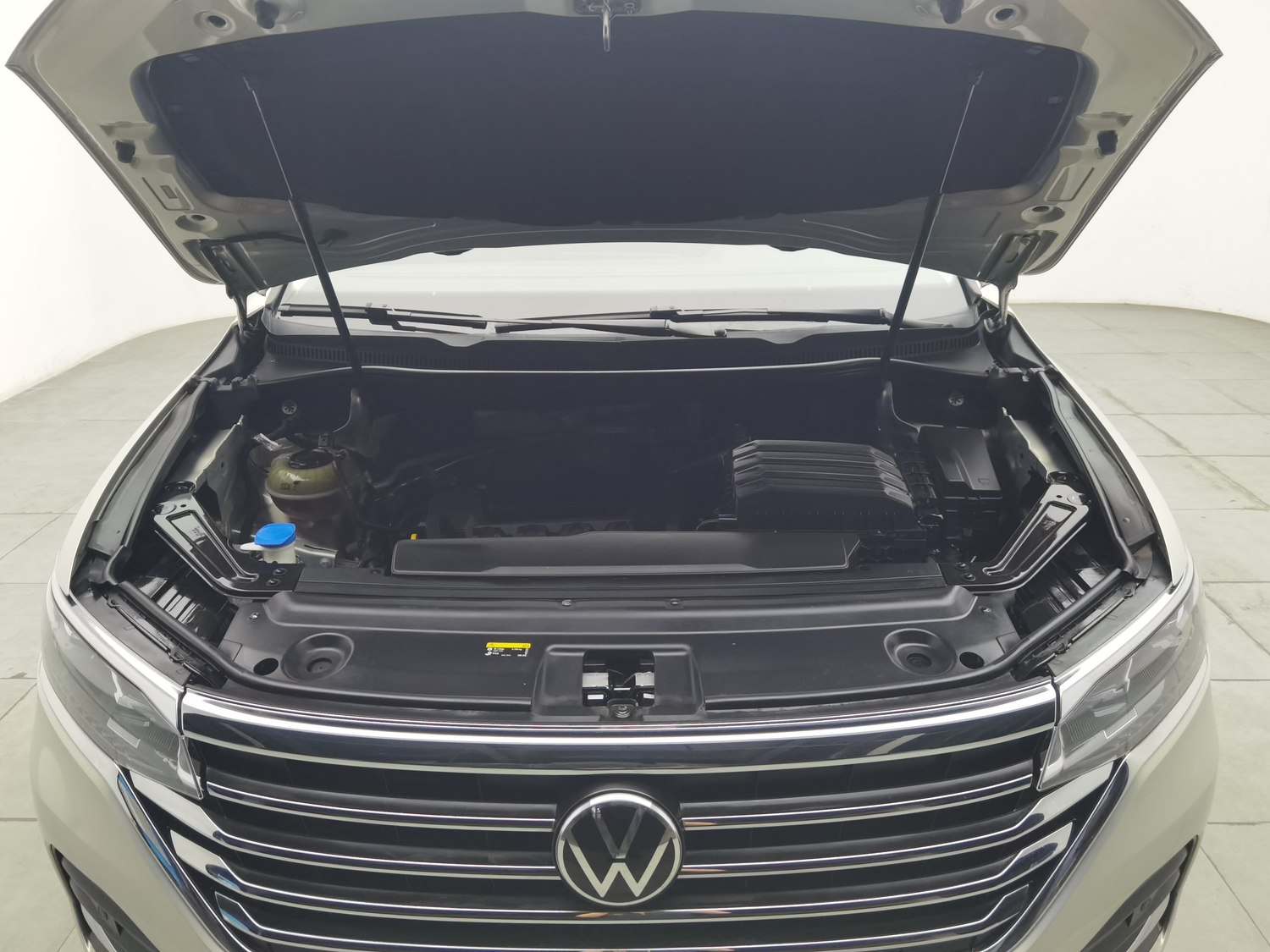 Used Volkswagen Viloran 2022 2.0 AT
