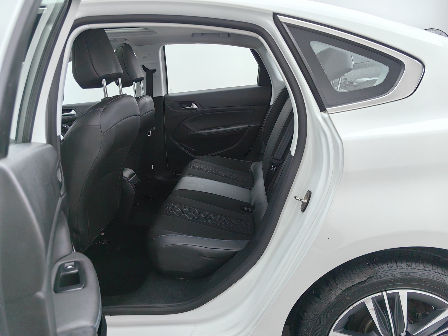 Used Peugeot 308 2016 1.6 AT
