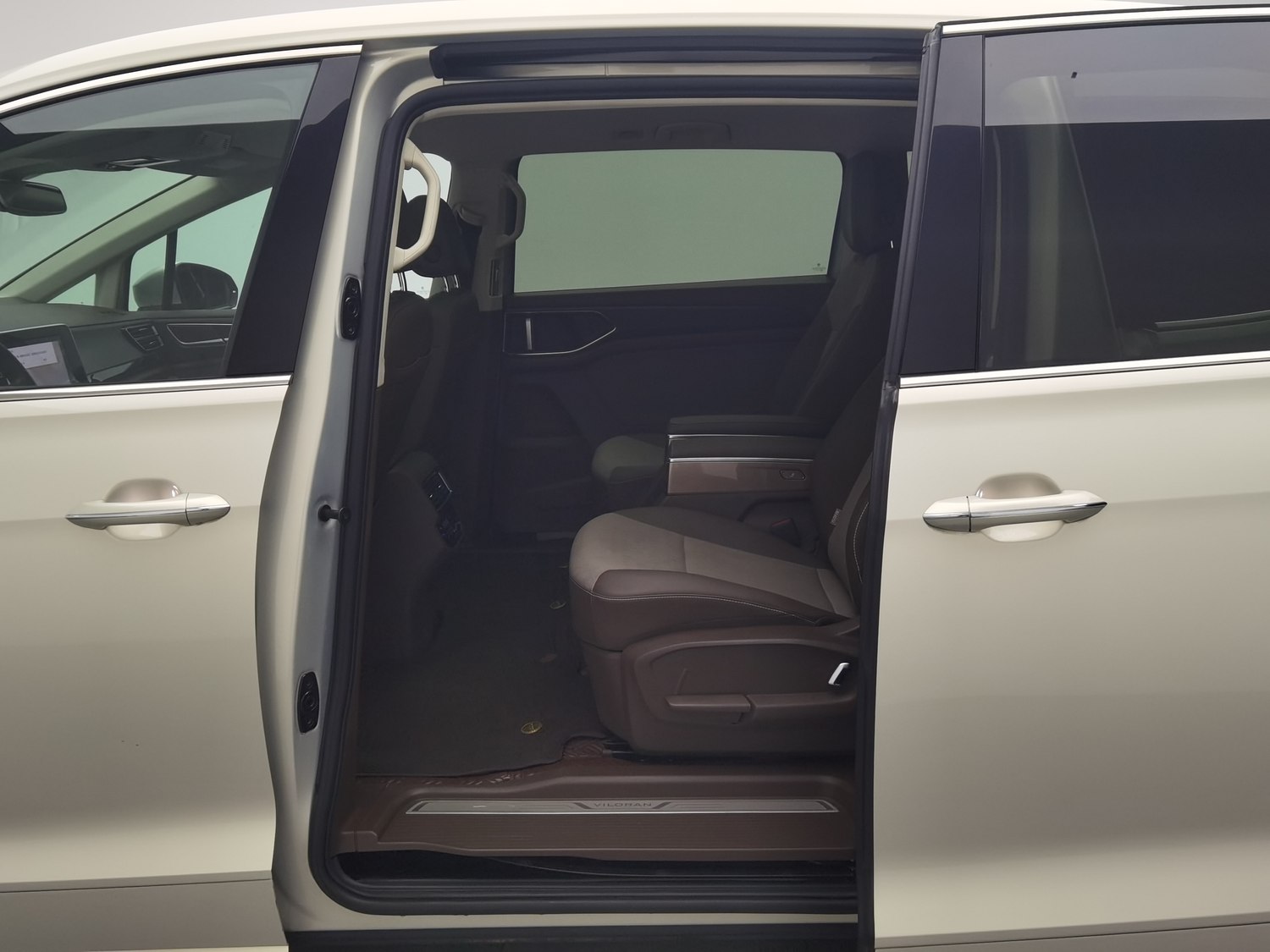 Used Volkswagen Viloran 2022 2.0 AT