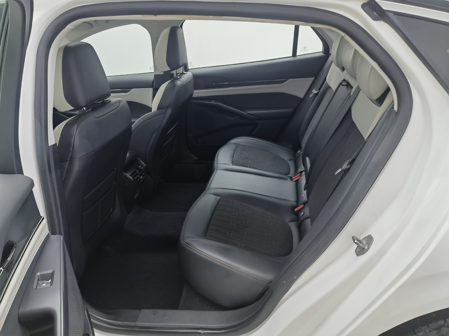 Used Ford Mondeo 2022 2.0 AT
