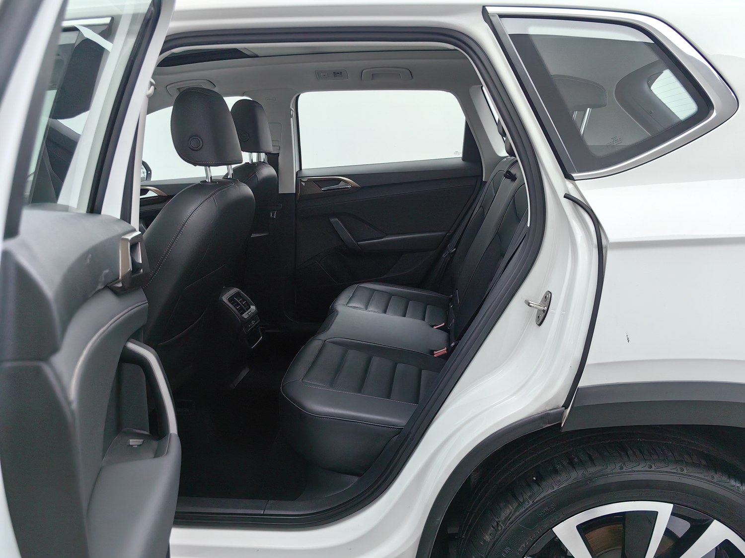 Used Volkswagen Tharu 2021 1.4 AT