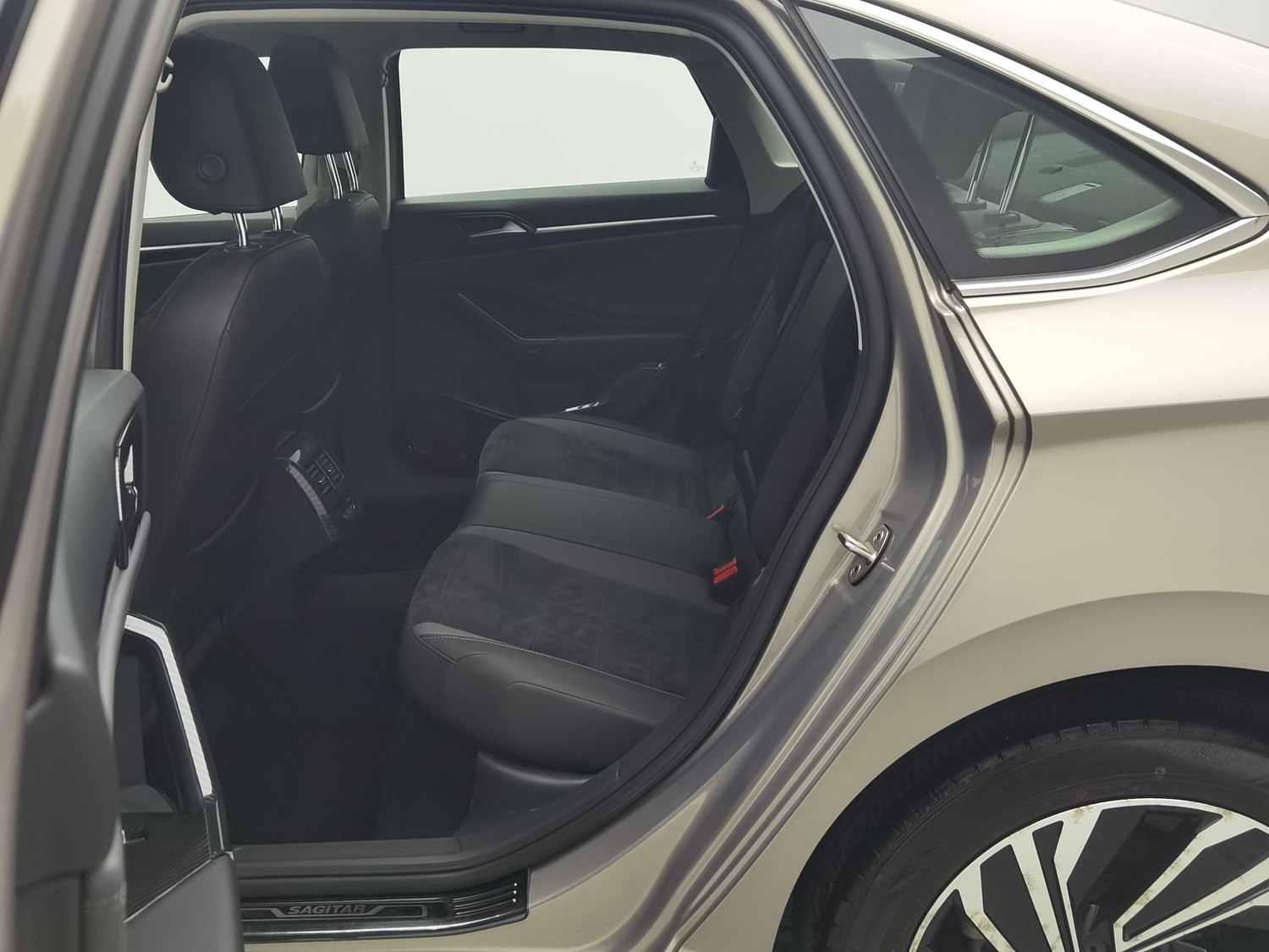 Used Volkswagen Sagitar 2019 1.4 AT