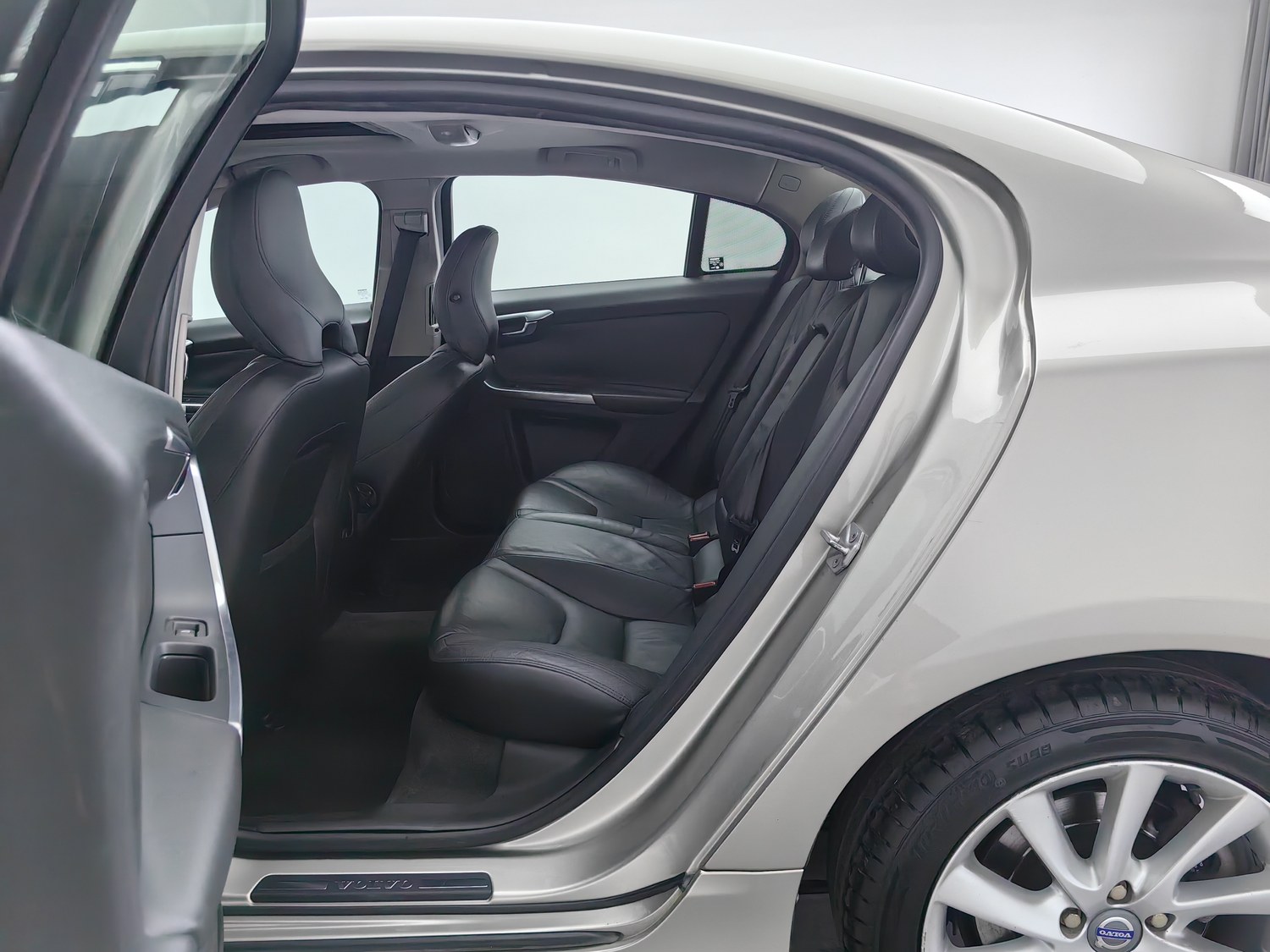 Used Volvo S60 2015 2.0 AT