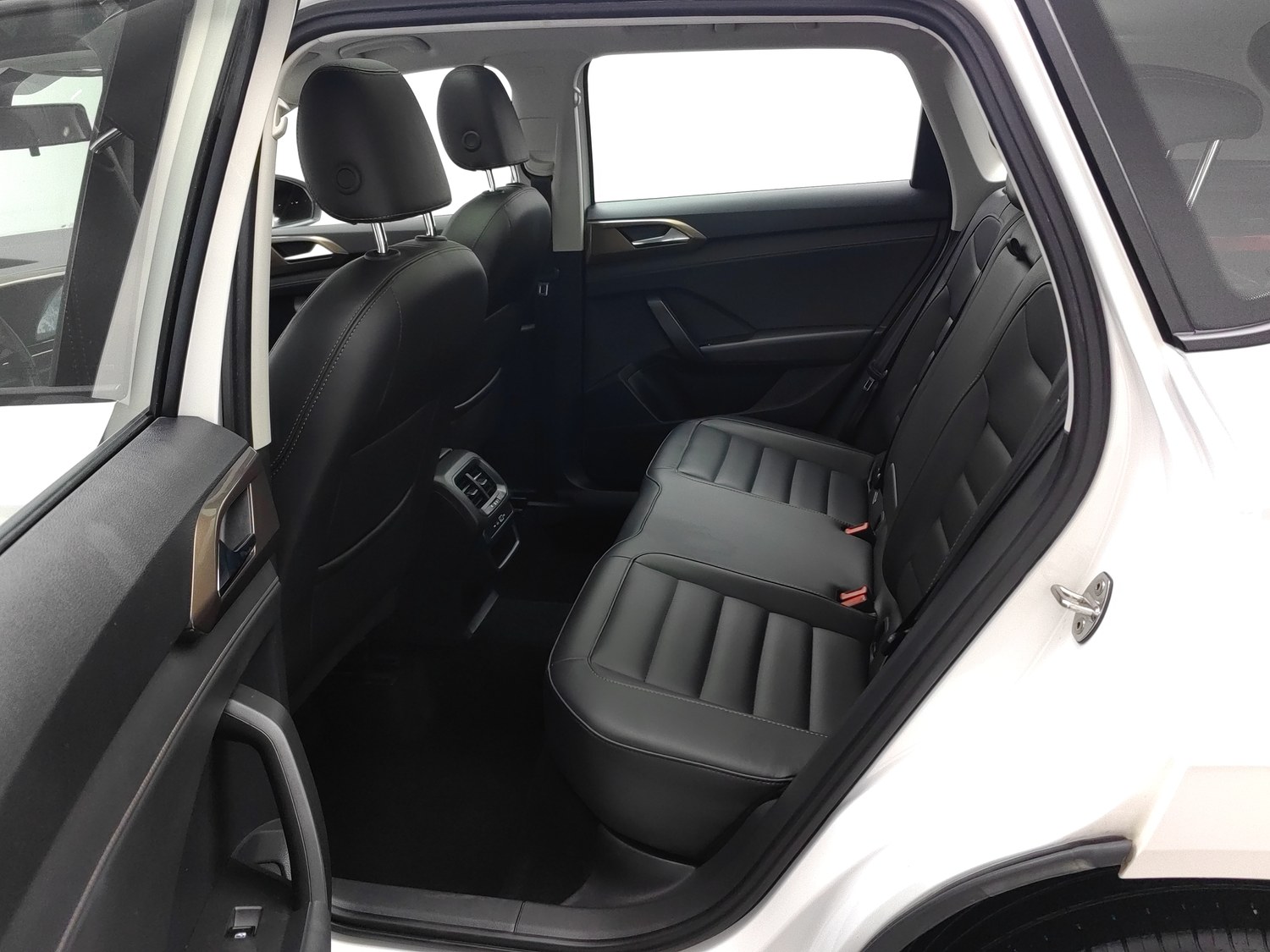 Used Volkswagen Tharu 2022 1.4 AT