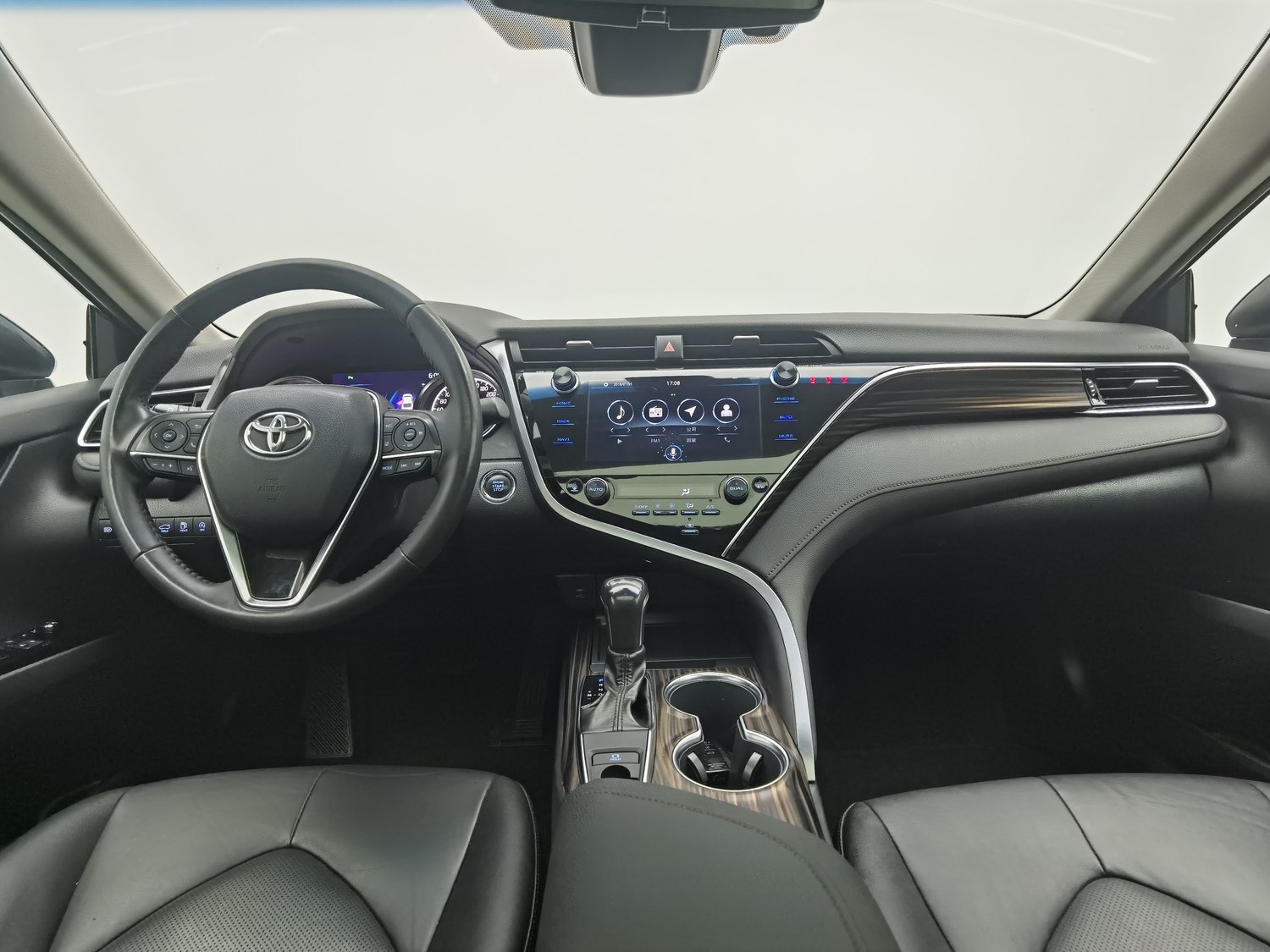 Used Toyota Camry 2019 2.0 AT