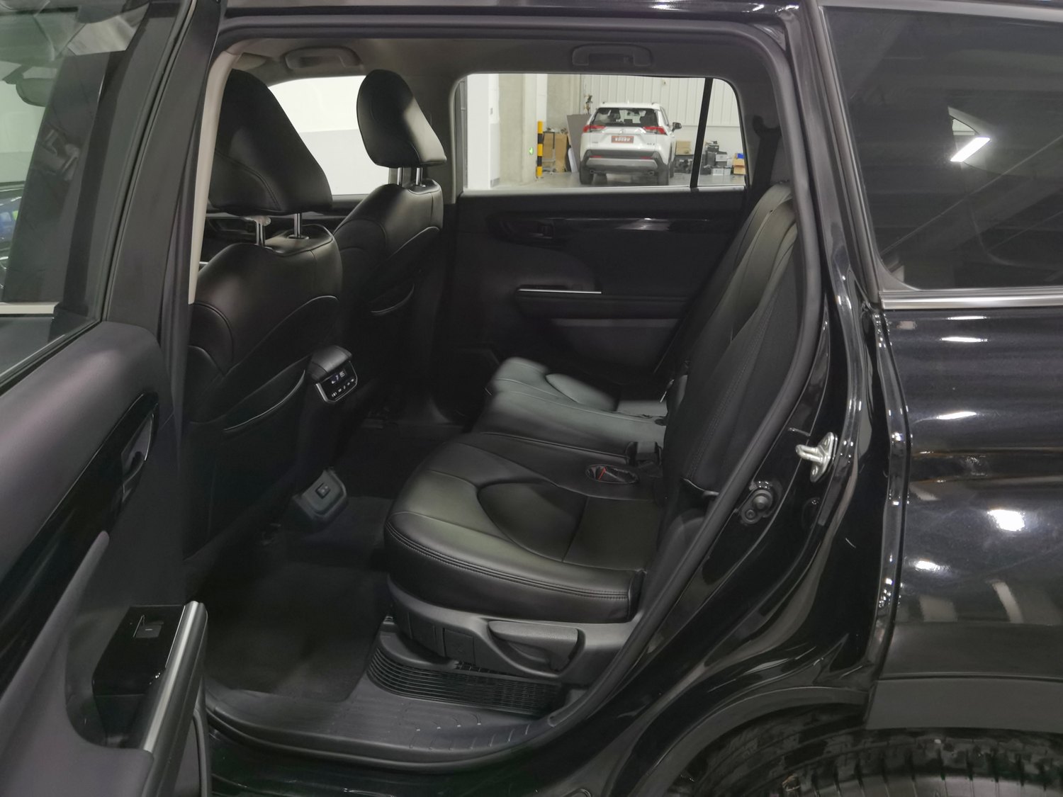 Used Toyota Highlander 2023 2.5 AT