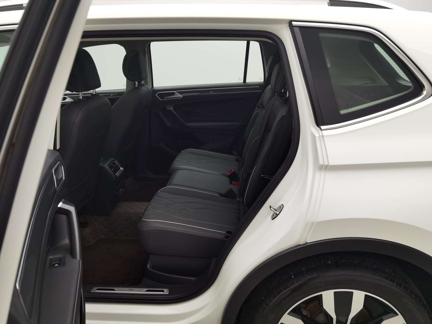 Used Volkswagen Tiguan L 2022 2.0 AT