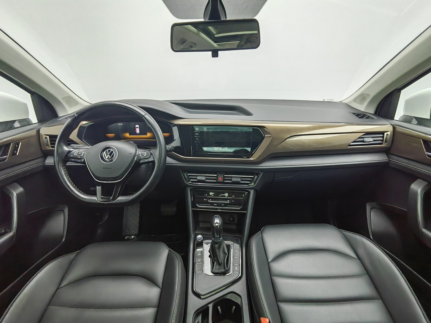 Used Volkswagen Tharu 2022 1.4 AT